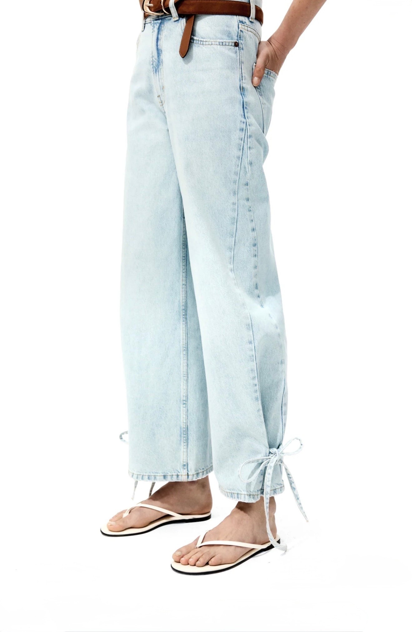HIGH-WAIST BARREL-LEG ANKLE JEANS

5-pocket jeans in rigid cotton denim that feels firm at first, softening and relaxing with wear. Regular fit from hip to thigh, tapering to hem

#LTKootd #LTKTravel #LTKWorkwear