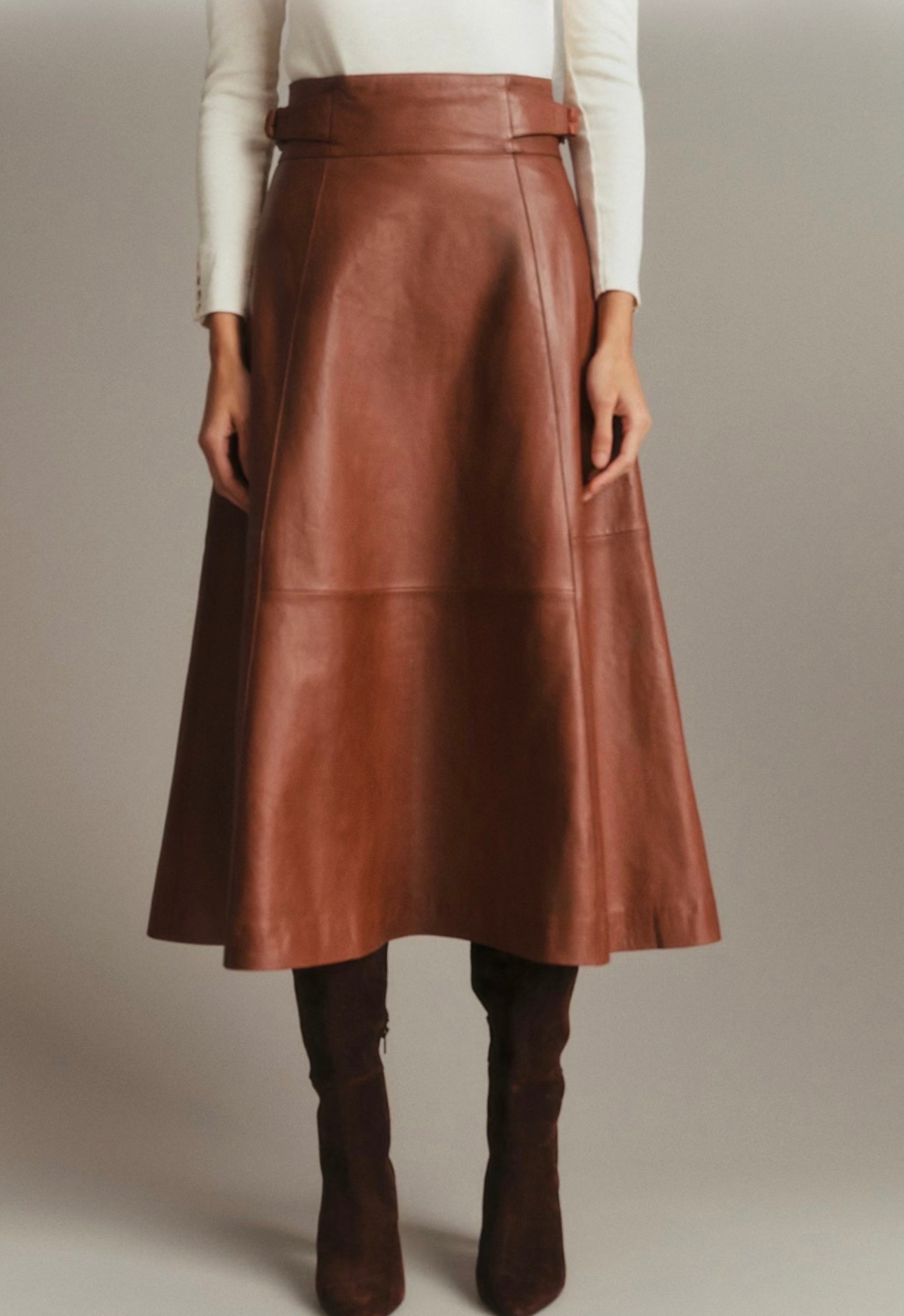 Anyone who knows me, knows this Sézane skirt is exactly my style- so pretty for Fall!