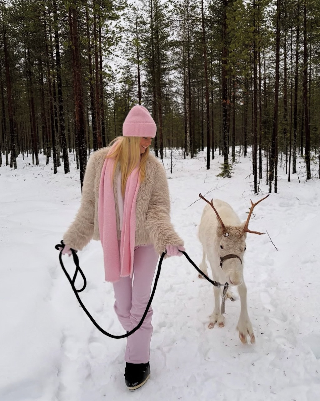 baby, it’s cold outside 🦌🤍

Faux fur jacket, faux fur coat, fluffy coat, ski trousers, pink ski wear, pink beanie, pink scarf, moon boots, snow boots, skiing, cold weather, winter outfit

#LTKwinter #LTKuk #LTKtravel