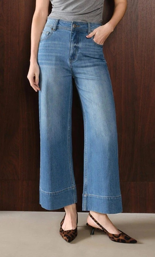 High rise wide leg blue jeans for petite women. Petite fashion.

#LTKootd #LTKPetite #LTKMidsize