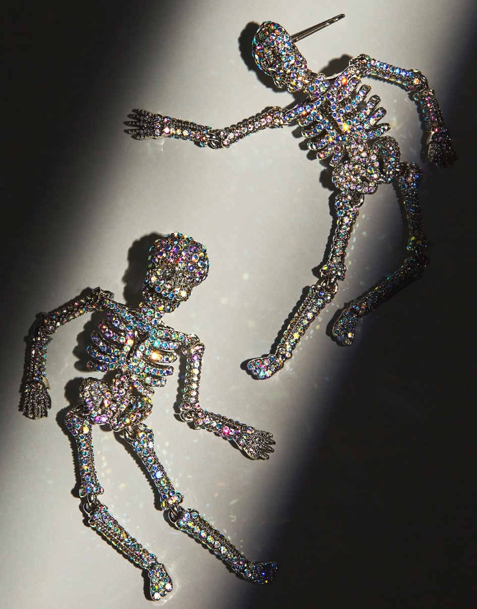 Bone-A-Fide Hottie Earrings
Baublebar

Turn into a breath of fresh scare with the Bone-A-Fide Hottie Earrings. These skeleton statement earrings playfully dangle from your ears to create an interactive ear stack. Crafted with shimmering glass stones, they’re ready to make a statement all spooky season long

#LTKSeasonal #LTKBacktoSchool #LTKWorkwear