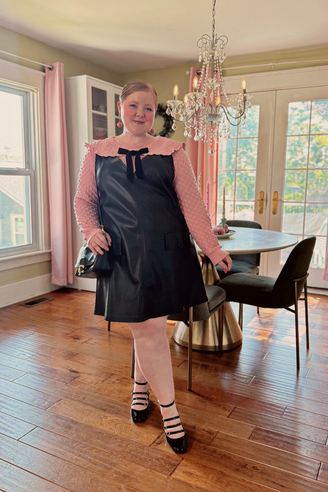 Swinging 60s Inspired Outfit 🖤🎀

Bow sweater (old) @nordstrom 
Faux leather pinafore dress (old) @eloquii 
Soft Tabby Bag @coach
Bauble earrings @katespadeny 
Shows (NEW!) @sezane





#LTKItBag #LTKSeasonal #LTKPlusSize