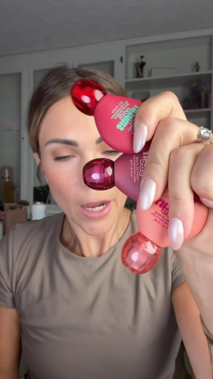 Finally got my hands on the Smushy SOS lip! Loving the colors and they smell so good! 💋💄✨