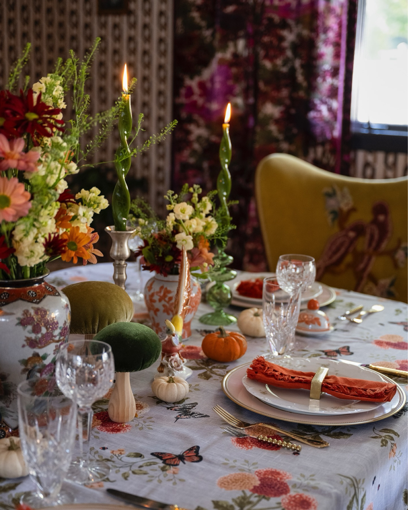 A Wannabe Martha Stewart. 

Photography: @torisikkemaphotography 

#grandmillennial #grandmillennialdecor #tablescapes #tablesetting #holidaytable #thanksgivingtable #njinteriordecorator #njinteriordesigners #interiordesign #diningroom