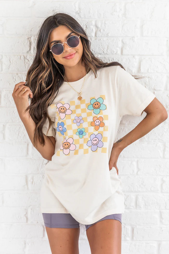Daisy Checkered Smiles Cream Graphic Tee, Extra Large - Pink Lily | Pink Lily