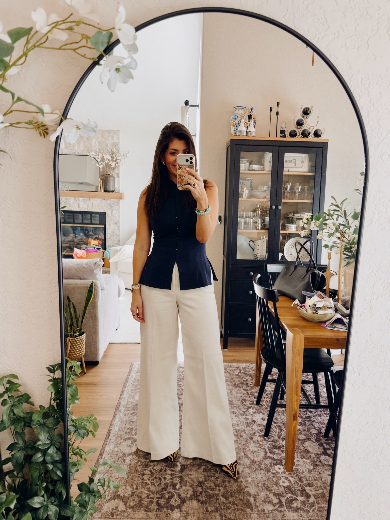 Work outfit of the day
Trousers are on sale! - in the medium tall
Jacket-medium

#LTKSaleAlert #LTKMidsize #LTKWorkwear