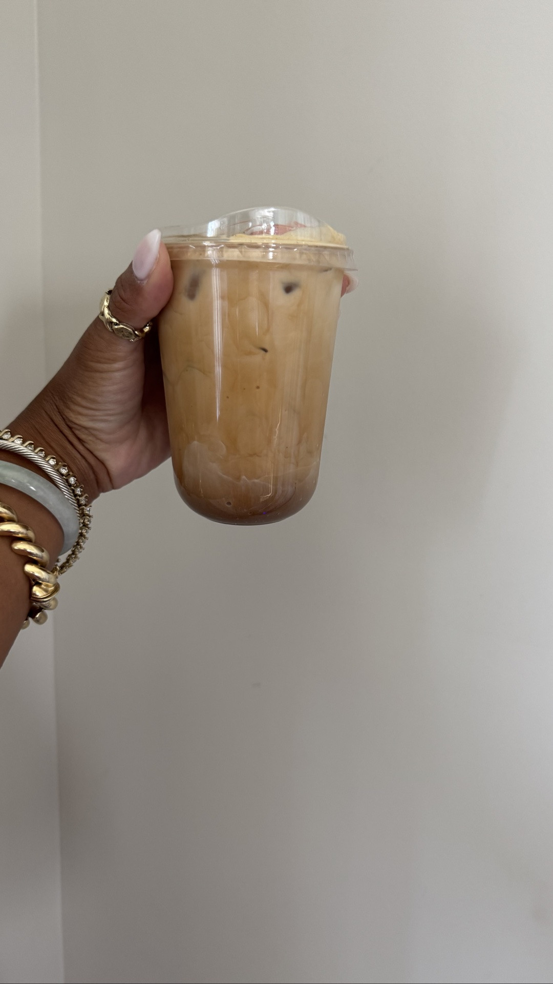 -Caramelized Banana Bread Latte 🍌☕️✨

Immediately understood the hype 

Would you order this?

Recipe:
• 1 tbsp brown sugar
• ½ tbsp Torani white chocolate sauce
• ½ tbsp Ghirardelli salted caramel sauce
• Vanilla bean paste to taste
• Banana extract to taste
• Starbucks Iced Double Espresso Vanilla pod

#BananaLatte #CoffeeRecipes #HomeCafeRecipes #FlavoredCoffee #SpecialtyLatte

#LTKselfcare #LTKmorningroutine #LTKmomlife