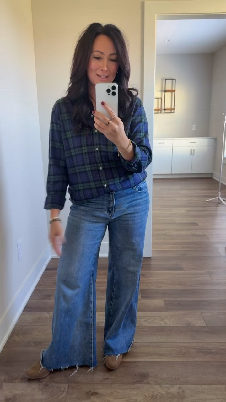 Target Tuesday finds! This is such a great everyday flannel for fall. I’m wearing size medium! Get it for 40% off right now.