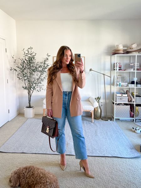 Blazer and heels outfit! Love this camel blazer and Levi’s Ribcage jeans with a pair of nude heels 💗

Fall capsule wardrobe, blazer, jeans, heels 


#LTKSeasonal #LTKmidsize #LTKshoecrush