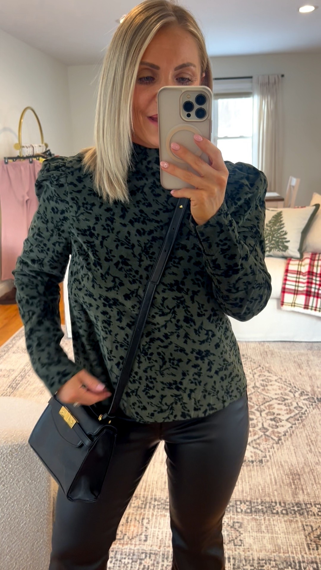 Walmart Holiday Outfit

Christmas outfit, holiday outfit, holiday dresses, NYE outfit, NYE dress, target fashion, target finds, Walmart fashion, Walmart finds, Amazon fashion, Amazon finds, Christmas sweaters, midsize fashion, petite fashion 

#LTKHoliday #LTKPetite #LTKMidsize