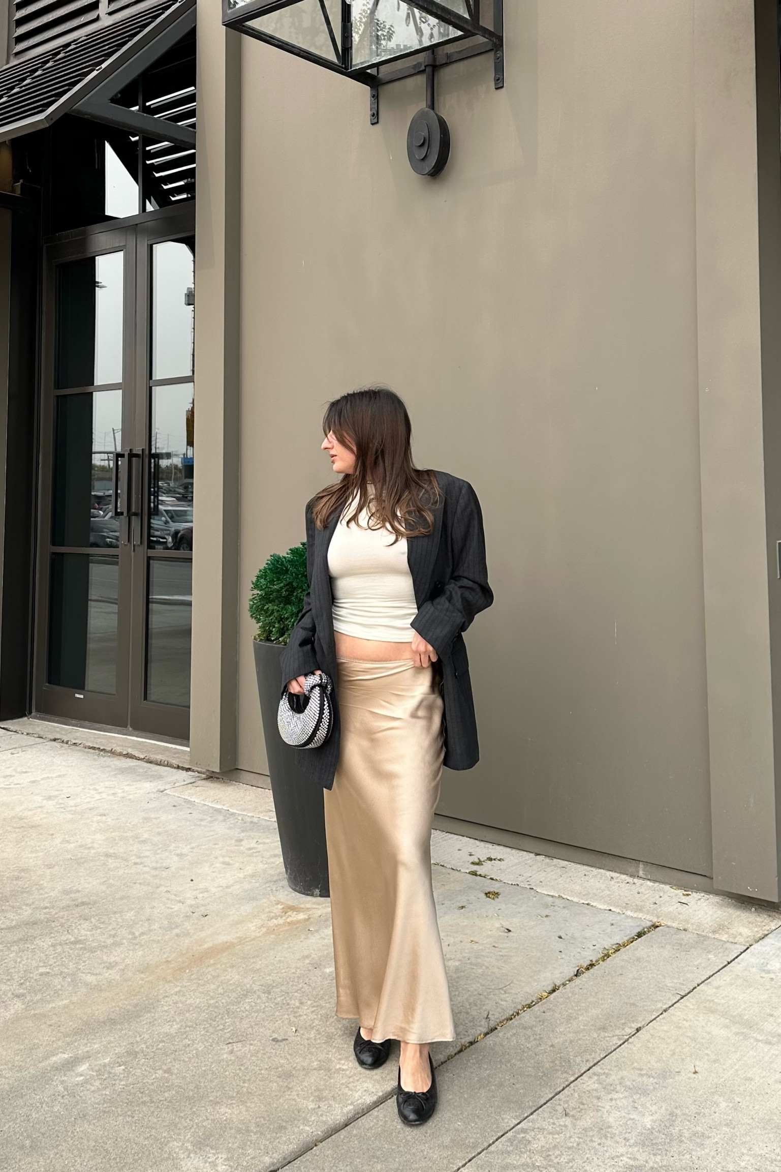 Silk skirt outfit 
Summer outfits. Summer outfits 2023.Summer outfit ideas.Outfit for summer.Silk skirt outfit.Maxi skirt outfit.Spring outfits.Spring outfits 2023.Spring outfit inspiration 