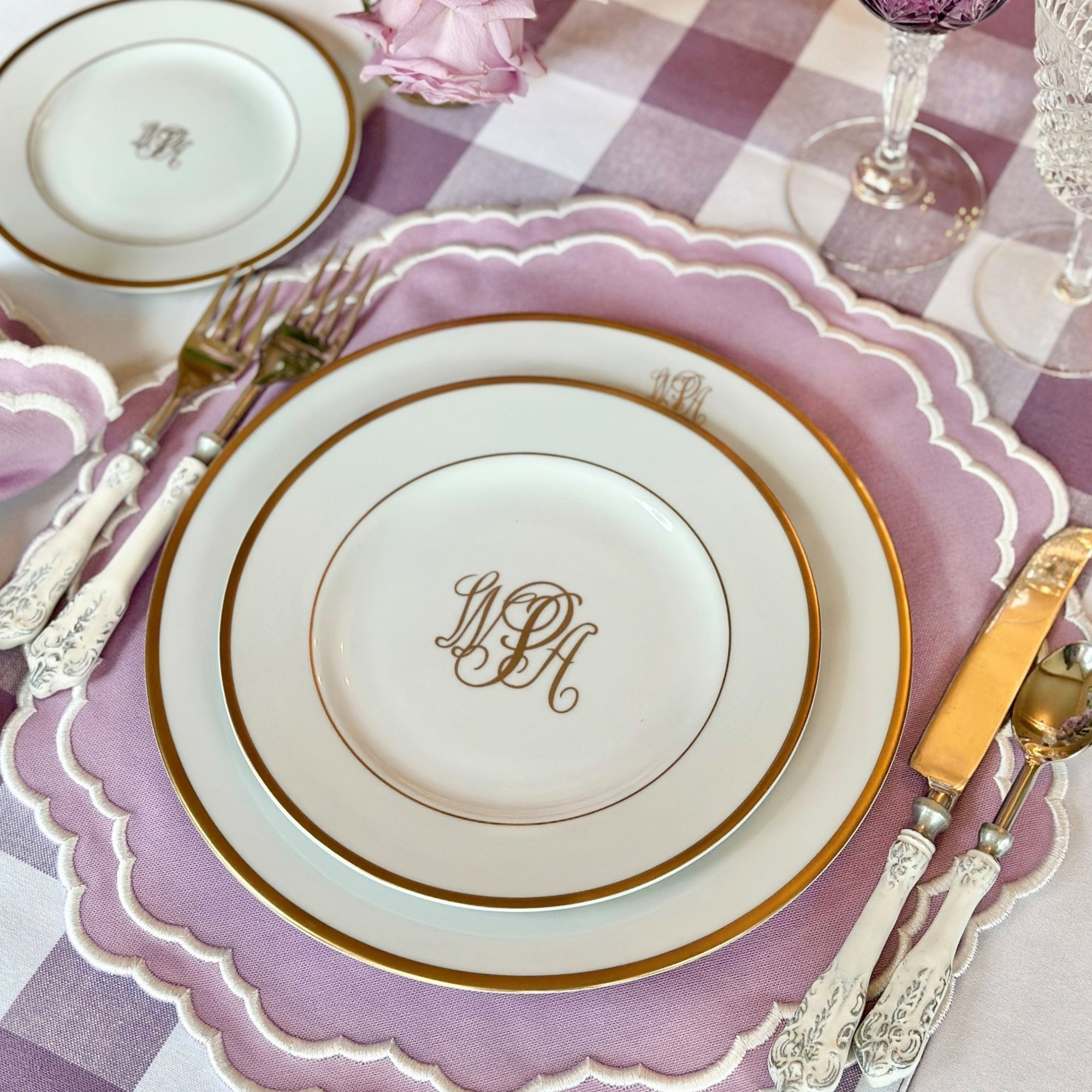 Tablescape perfection


#LTKHome #LTKStyleTip