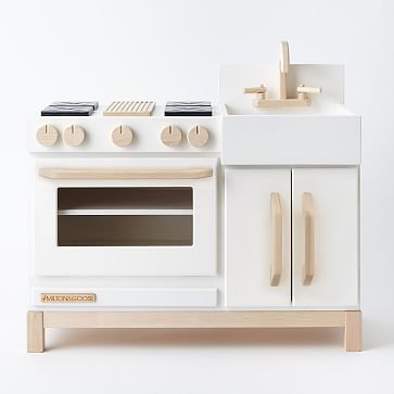 Milton &amp; Goose Essential Play Kitchen | West Elm (US)