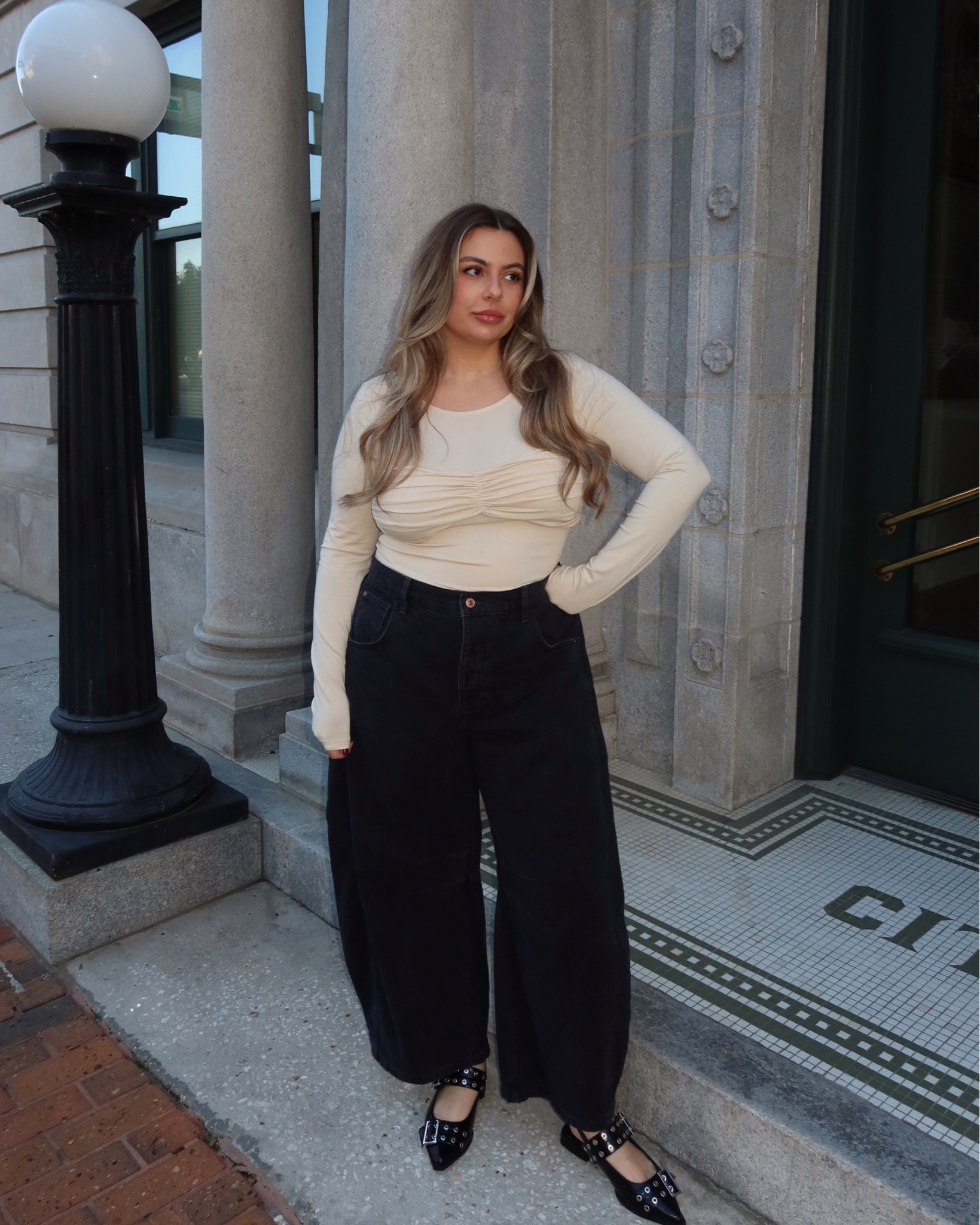 jeans & a cute top 🫶🏼 

#LTKFindsUnder100 #LTKFindsUnder50 #LTKStyleTip