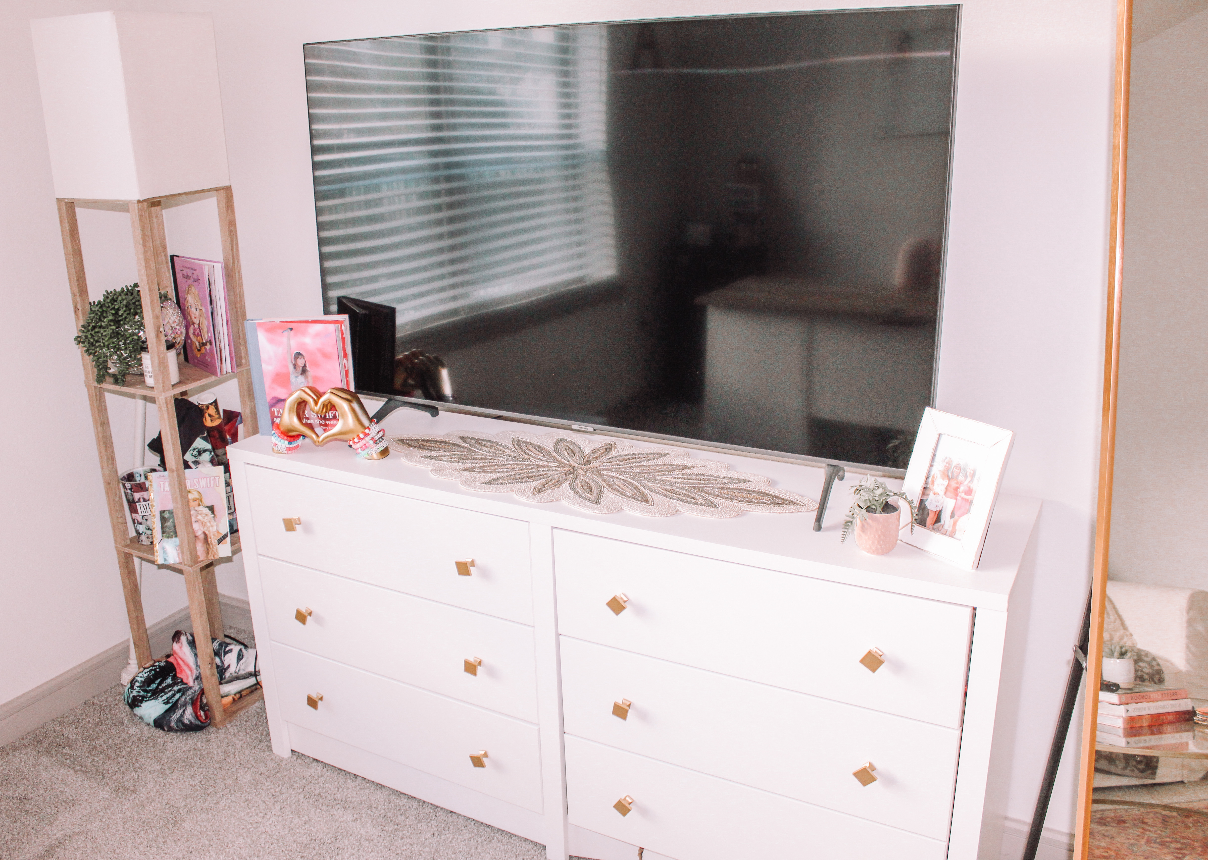 Mr dresser and accessories! 

 