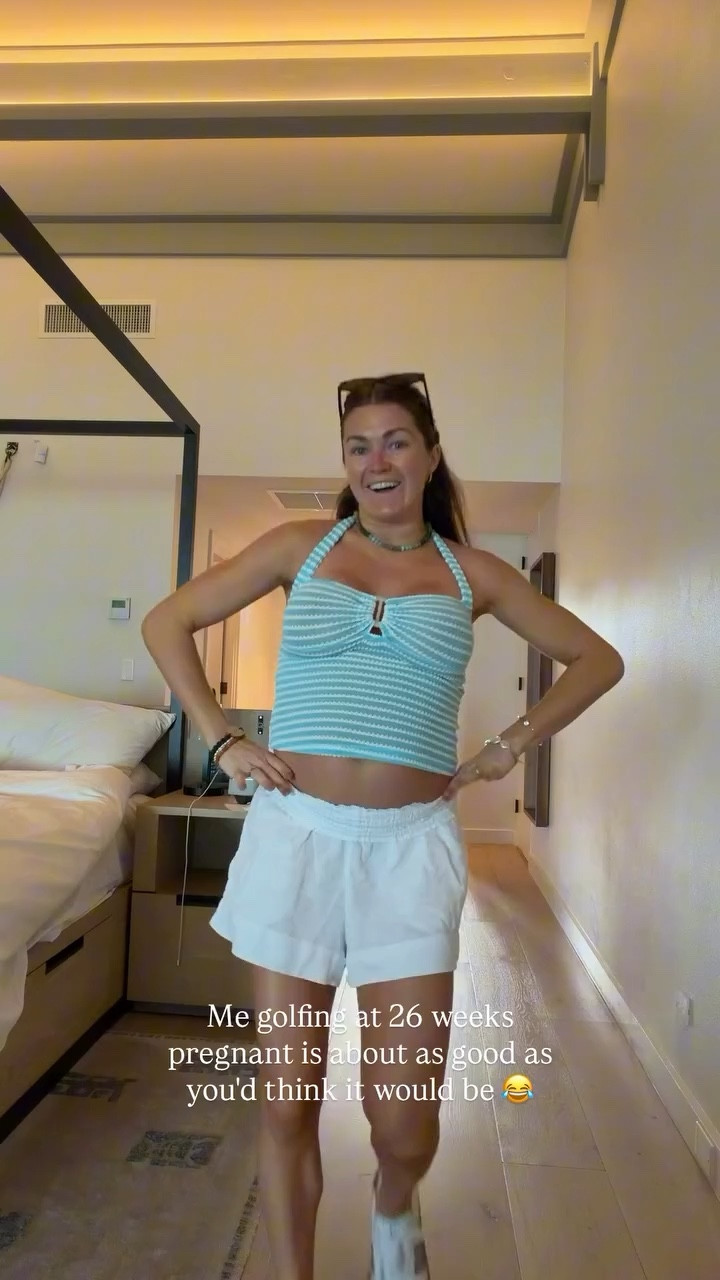 Me golfing at 26 weeks pregnant is about as good as you'd think it would be 😂