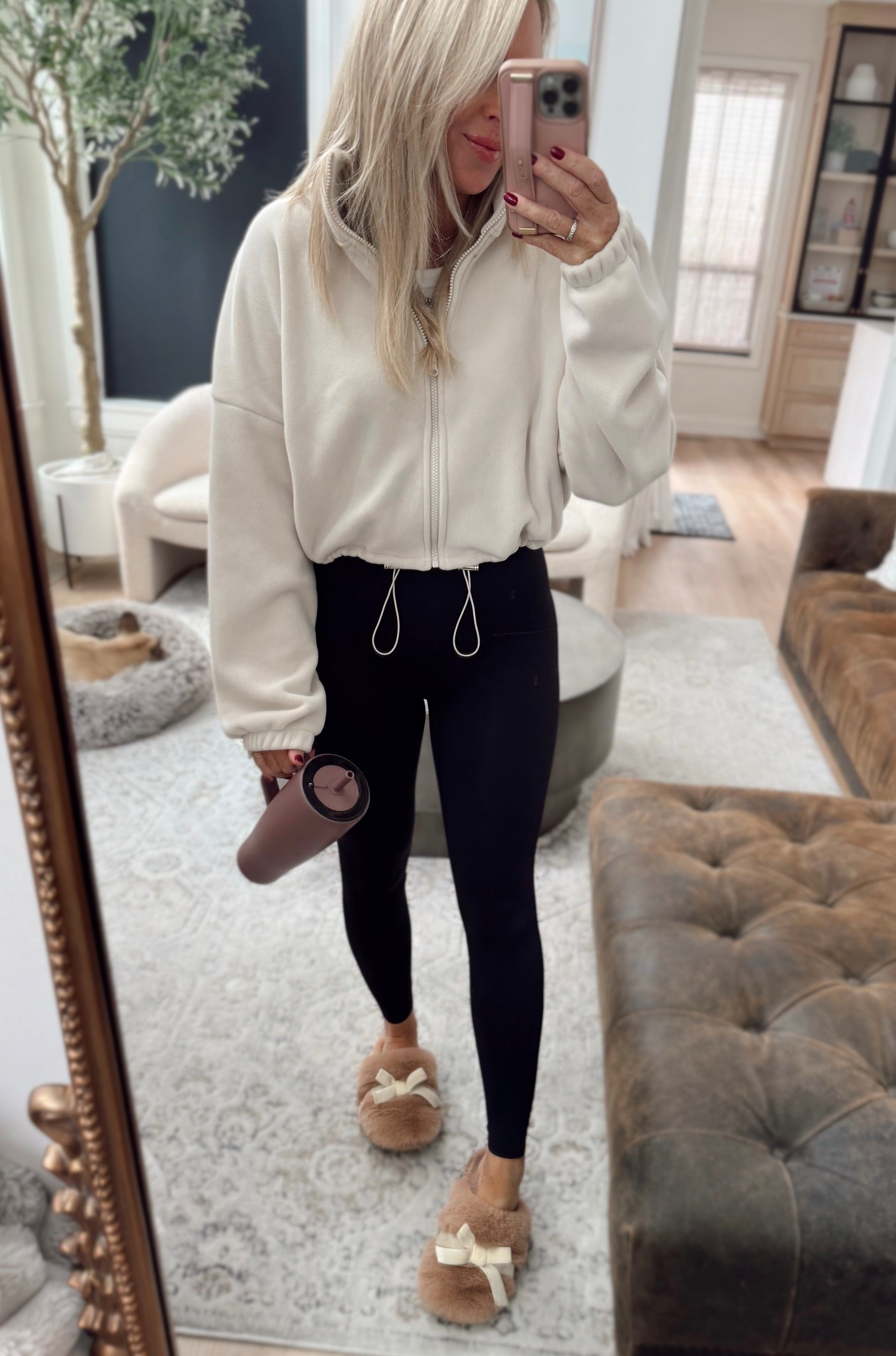 Wearing smalls in my OOTD

Fleece. Leggings. Winter style. 



#LTKootd #LTKActive #LTKfitnessgoals