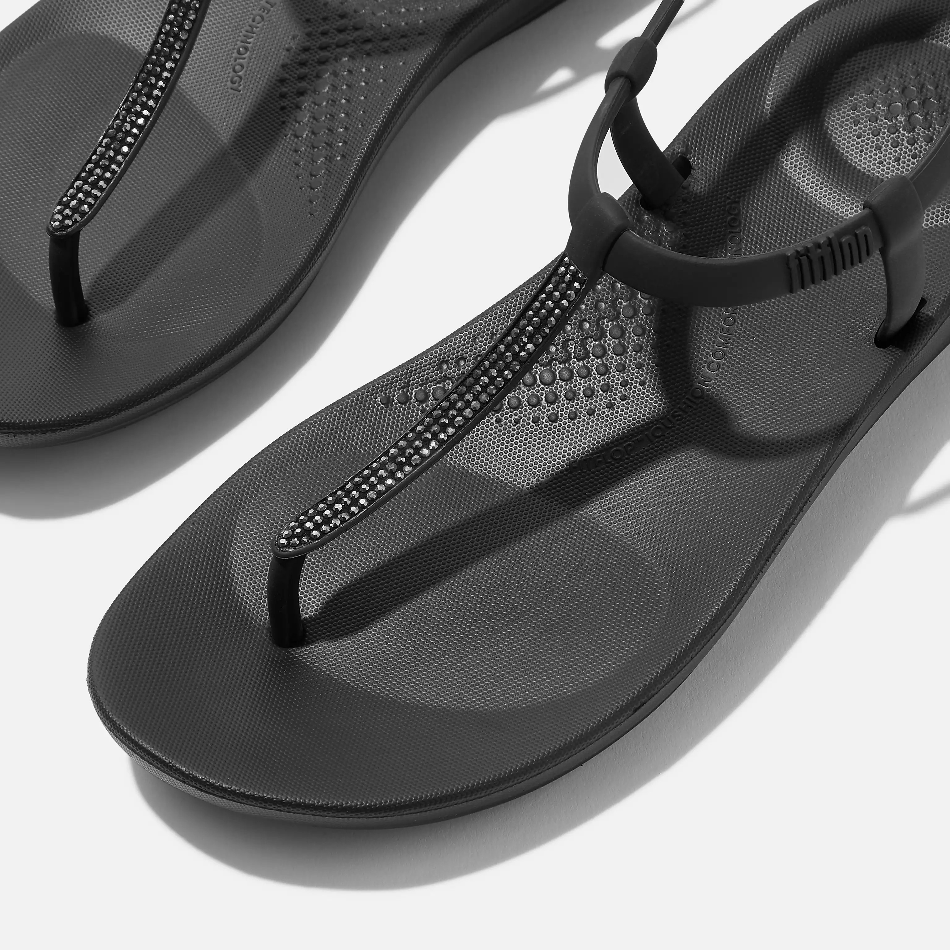 IQUSHION Splash Sparkle T-Bar Sandals | FitFlop (US)