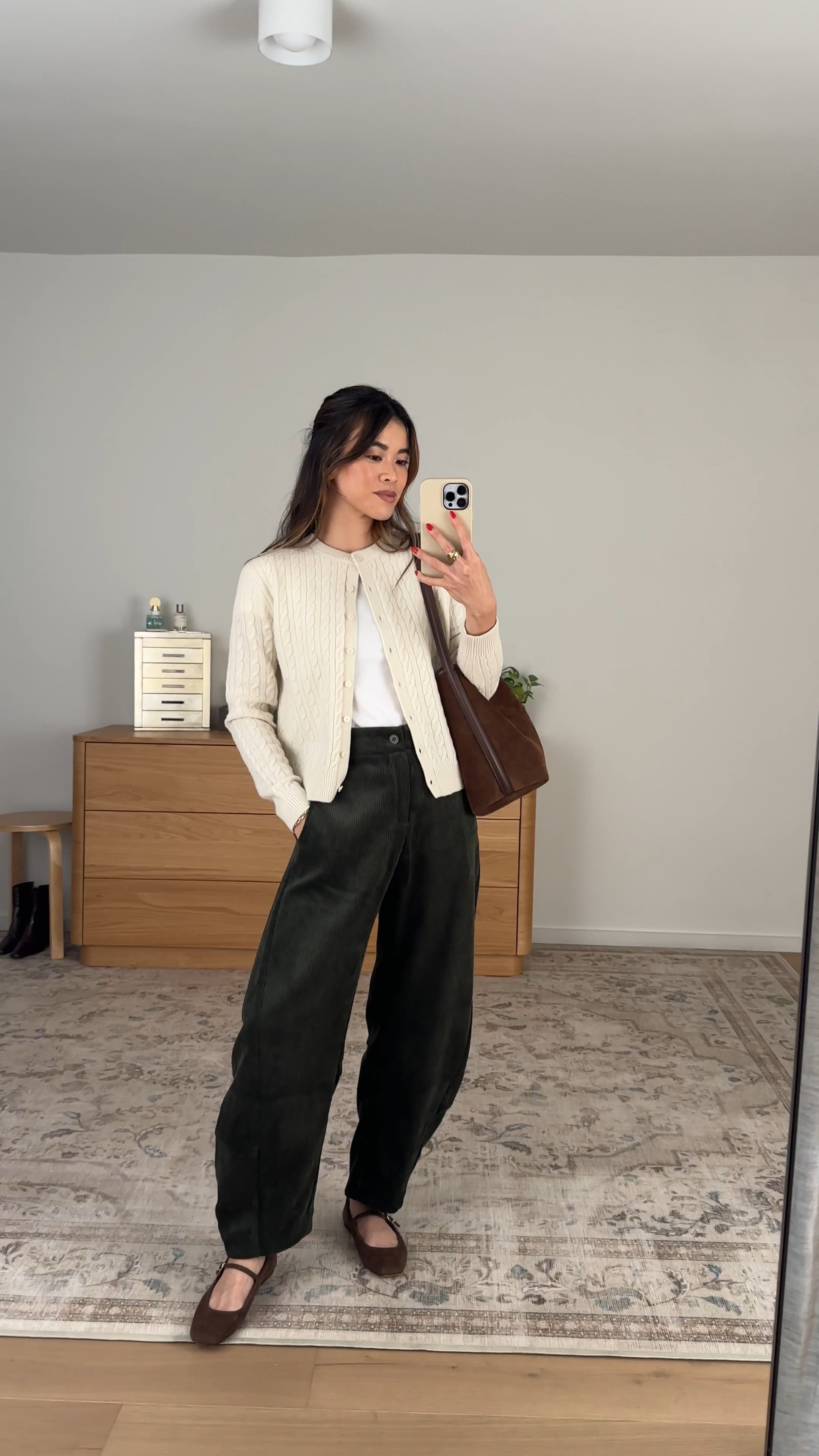 I cannot stop wearing these @Ruti corduroy pants! I’m 5’2 and have them in the regular length.

Sizing info: 
 -Aritzia HomeStretch™ Rib Tune T-Shirt (Size XS in white) 
-Aritzia Wool Cashmere Noteworthy Cardigan (Size XS in Seaside Cream) 
-Ruti The Uptown Loose Barrel Corduroy Pants (Size 2 Regular in Elm) 

petite pants, green petite pants, fall pants, summer pants, barrel pants, winter pants, fall outfit, vacation outfit, travel outfit, best petite pants, petite barrel pants, comfy pants, viral barrel pants, fall outfit, petite fall outfit, corduroy pants

#LTKootd #LTKSeasonal #LTKPetite