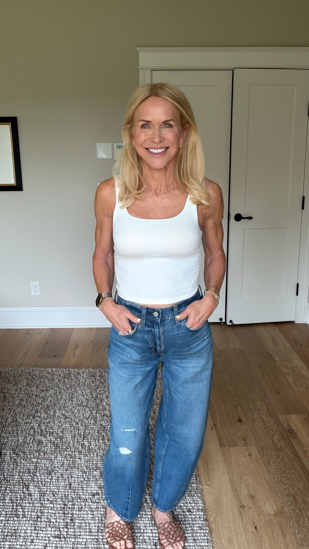 Dark wash of my favorite barrel jeans! I have both the light and dark washes! Not too much stretch so they will hold their shape!

#LTKgrwm #LTKmomlife #LTKMidsize