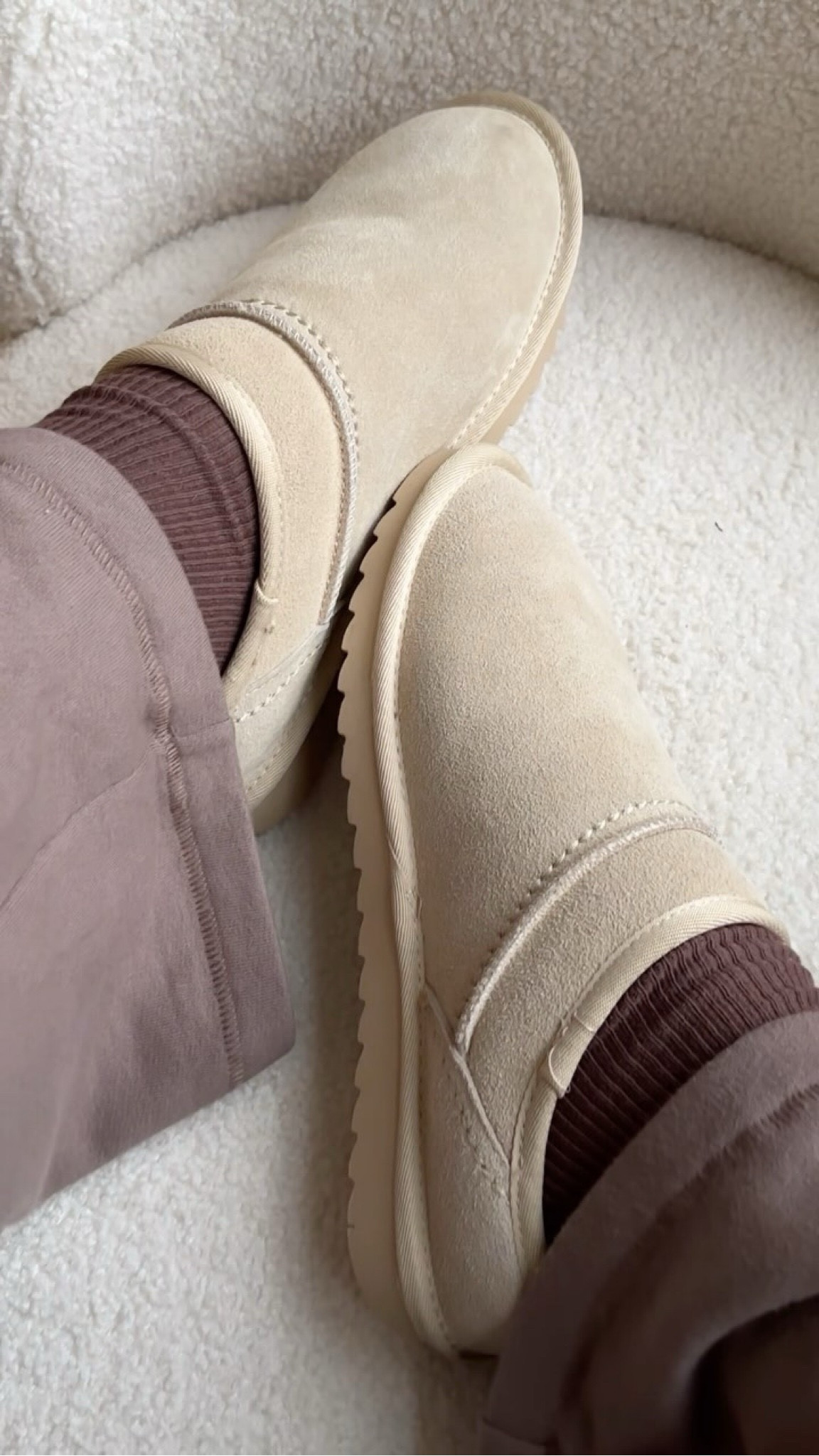 if you haven’t gotten your hands on the mustard seed color of the infamous more expensive version, you’re welcome because they are in stock in most sizes & under $50 🐻🧦🤎 I’d rather buy these because these are actually amazing quality & affordable 🙌🏽



amazon haul, amazon fashion finds, affordable fashion finds, asmr unboxing, amazon basics, amazon shoes, winter fashion finds, winter staples, amazon unboxing, amazon must have, mini suede boot, suede mule, casual style, casual outfit idea



#LTKSeasonal #LTKFindsUnder50 #LTKShoeCrush