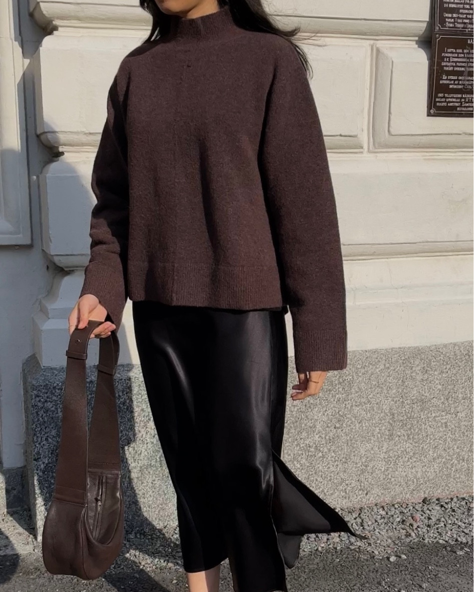 Brown jumper & silk skirt

&other stories wool jumper, wool sweater, turtle neck sweater, mock neck jumper, cashmere, fall outfit inspo, fall fashion, brown sweater, silk midi skirt, satin midi skirt, brown bag, autumn outfit, autumn style, autumn looks, Lily silk skirt

#LTKunder100 #LTKeurope #LTKSeasonal