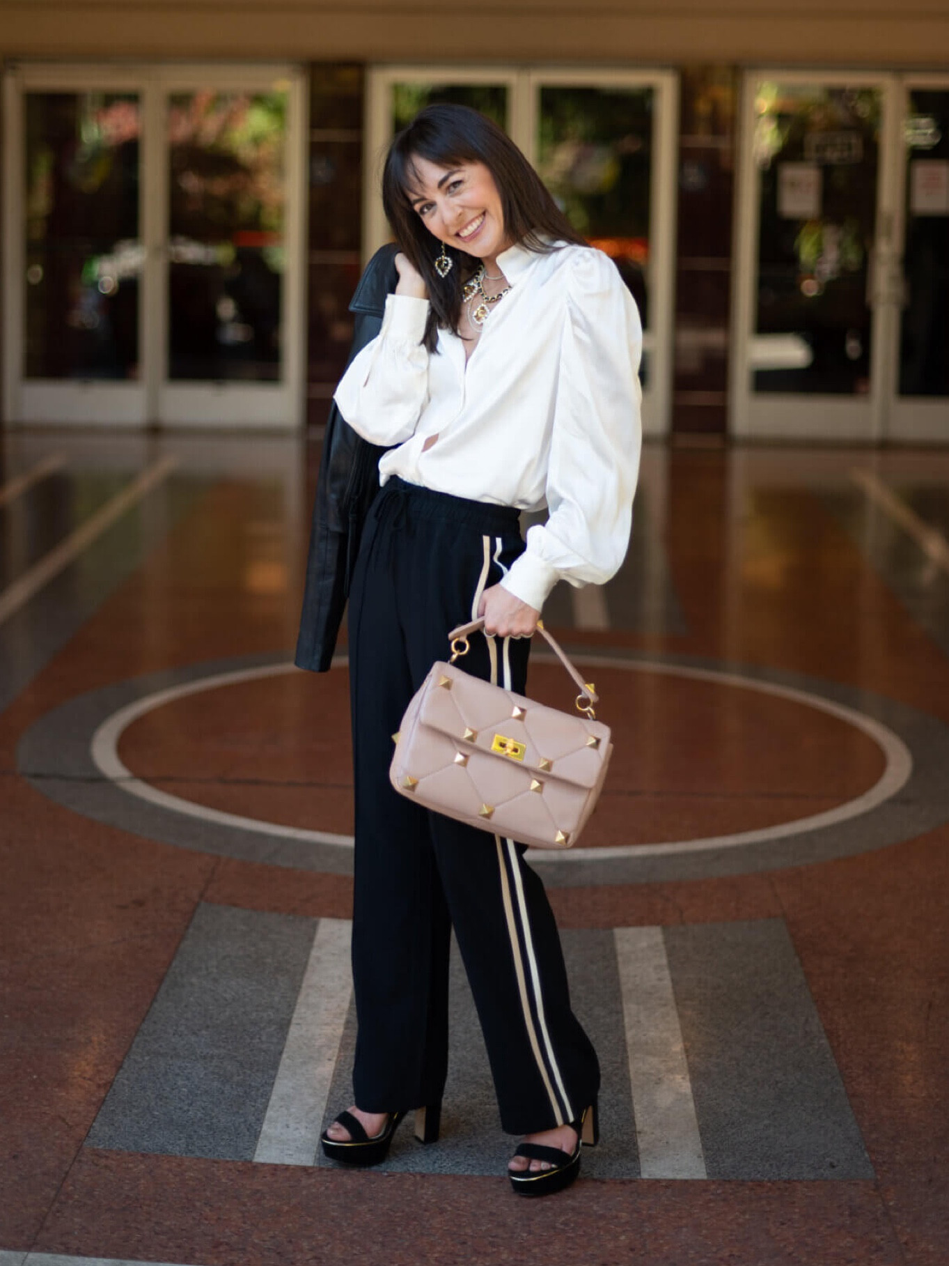 One way I dress up my track pants is with a silky blouse. This one is pricey but one of my all time favorites. It looks good solo and fits nicely under a vest or blazer 

More ⬇️

https://closetchoreography.com/how-to-dress-up-joggers-and-transform-your-track-pants-into-trousers-this-winter/

#LTKstyletip