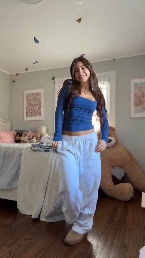 it might only be 54 degrees but the linen pants are coming out 🤗☀️ 

 

#LTKWatchNow #LTKSeasonal #LTKStyleTip