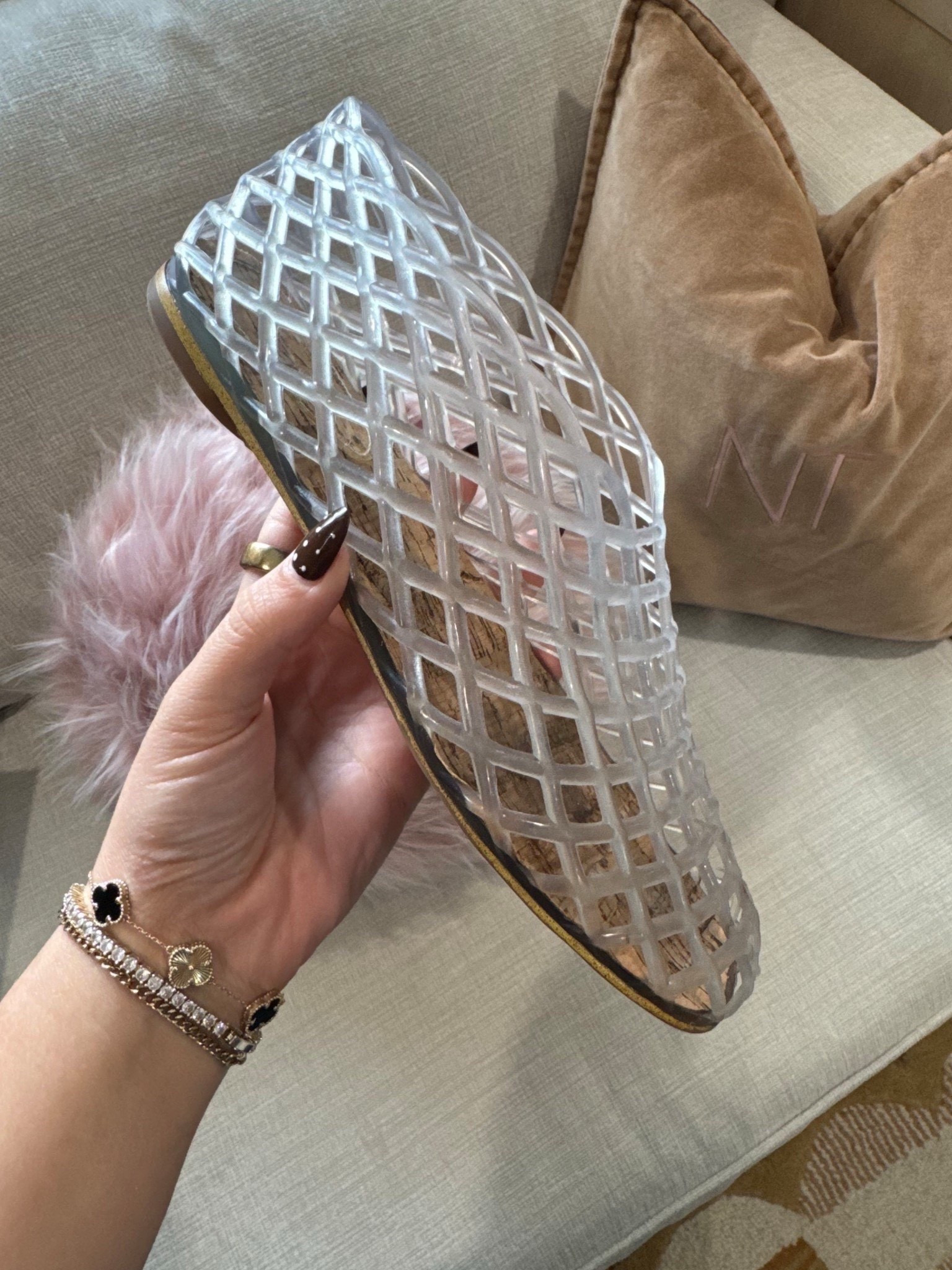Cinderella vibes 👡✨ These clear woven mules are such a fun statement piece—neutral but eye-catching and easy to pair with jeans or a dress!


#LTKShoeCrush #LTKStyleTip #LTKFindsUnder50
