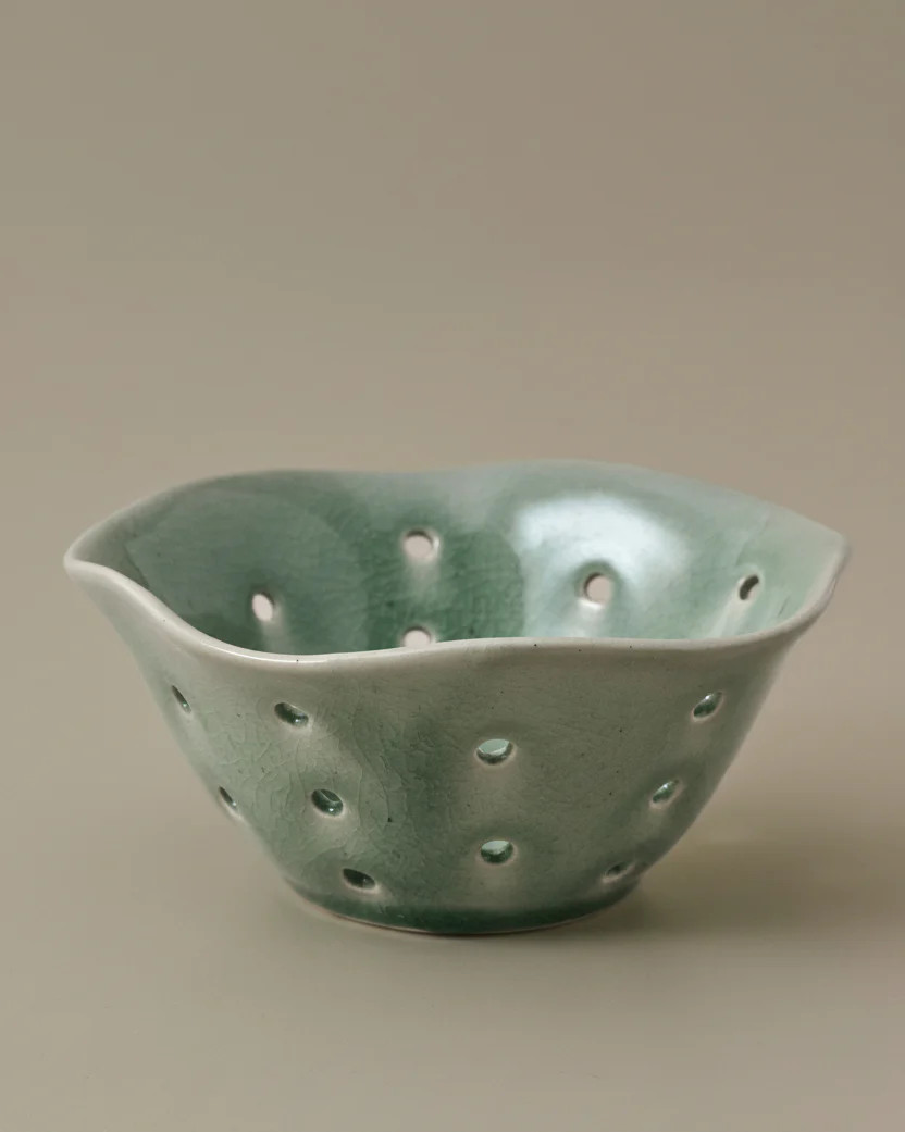 Ceramic Berry Bowl | Magnolia