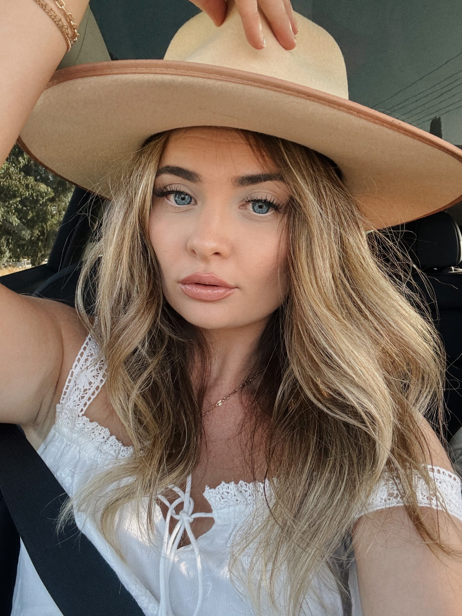 Yee, and dare I say, haw 🤠 
Linking my favorite hats 🤎