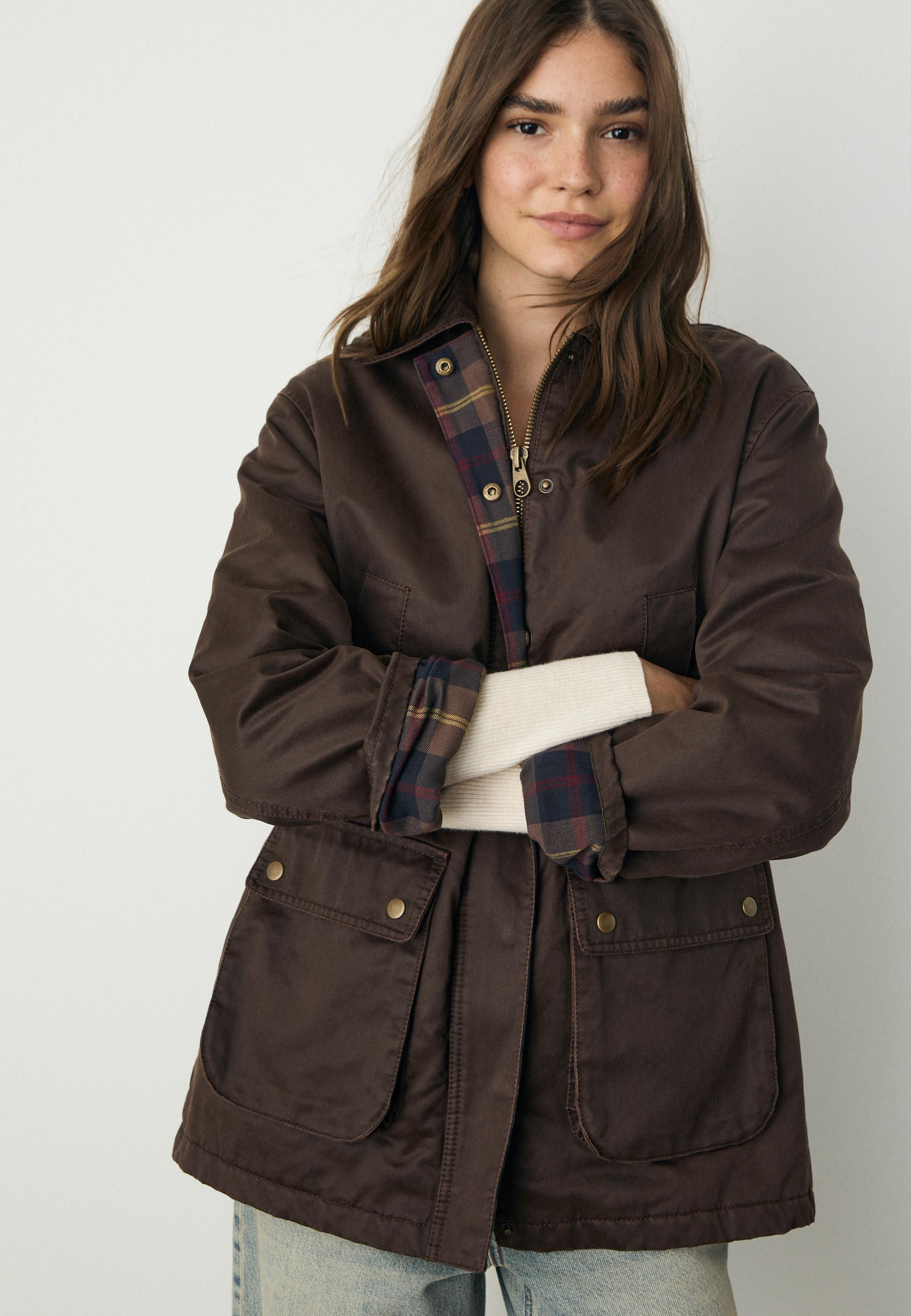 Waxed parka with multiple pockets - Women's fashion | Stradivarius United Kingdom | Stradivarius (UK)