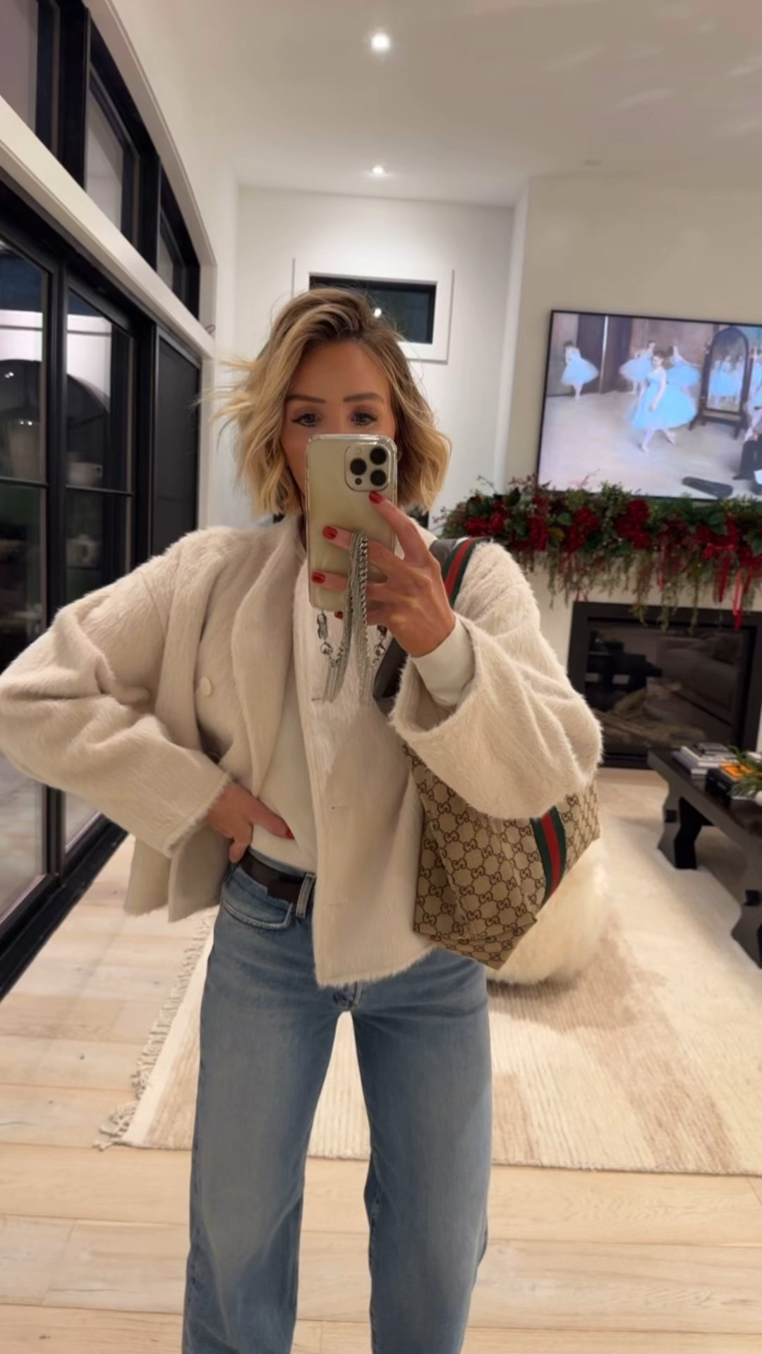 Another perfect little winter jacket from Zara! 😍😍😍 I love the texture and fit of this one. In a medium but could have done a small 