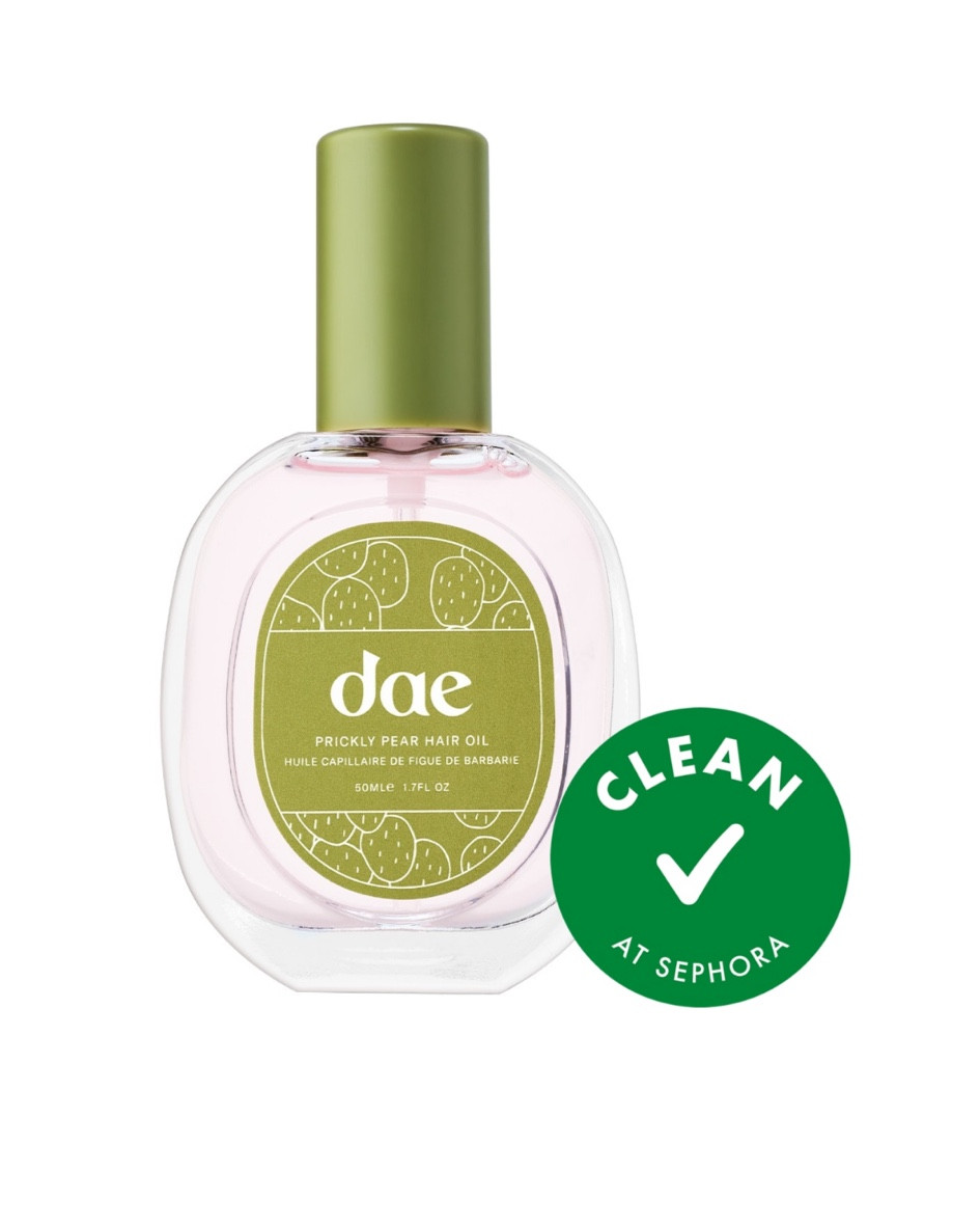 She THICC! And she’s amazing in controlling frizz 😍 Love this oil from Dar Hair for thick, corse hair like mine!