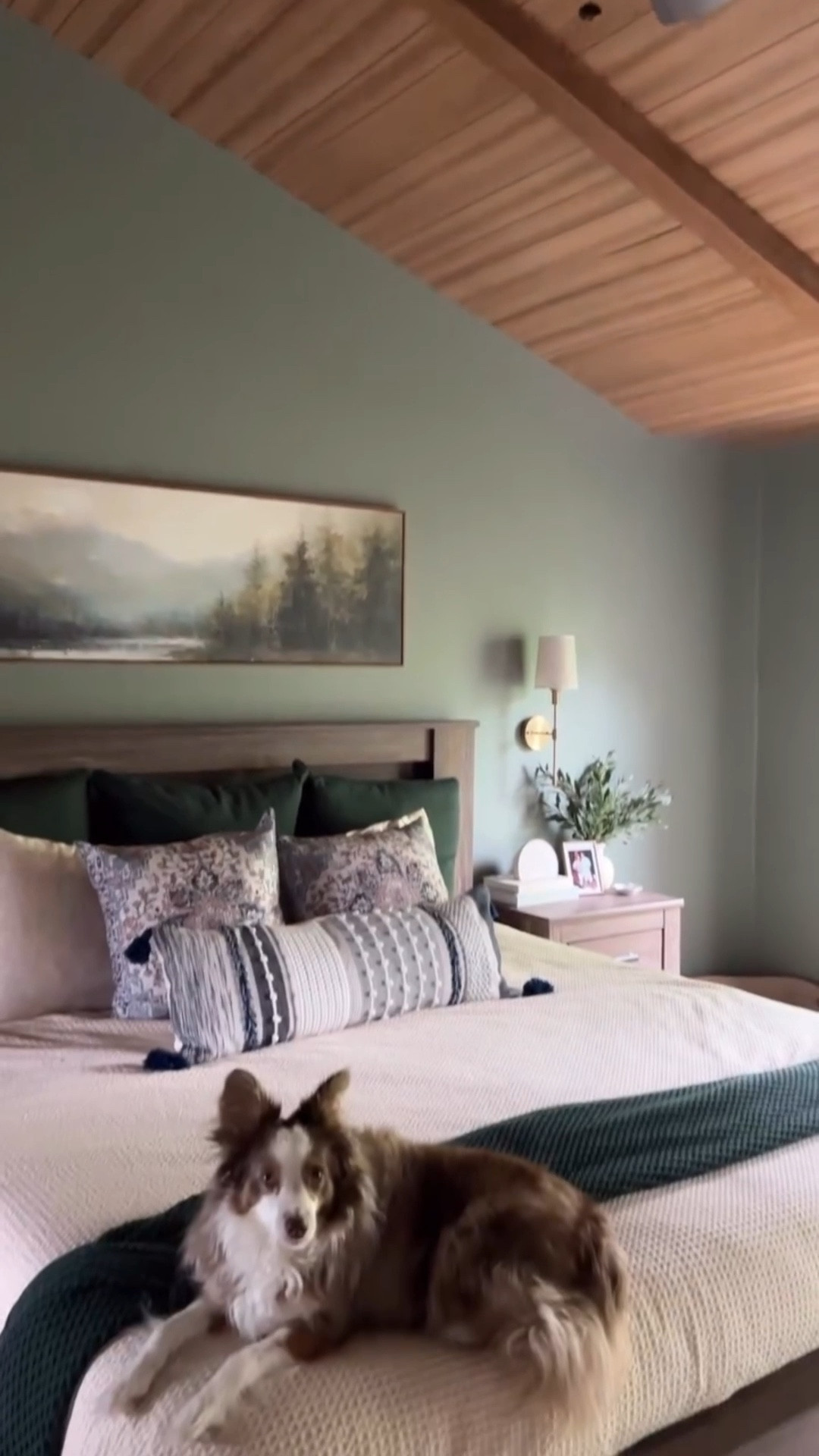 I can’t believe the room looked like this before for 10 years… no wonder I woke up a monster every day 😂 

It’s @oneroomchallenge reveal week with @apartmenttherapy and I feel so much pride and joy having completed this. I love this challenge so much because it pushes me to test my skills and get to work. 

If you’re laying in bed right now and feel like your bedroom could use a little refresh, tell me I WANT IN in below and I’ll hook you up with the deets. 😉🥳💕

#indymoms #diyhomedecorating #decorateyourhome #indyhomes #indydecorator #homedecorator #newhomeowner #shareindy #do317 #indybusinessowner #smallbizindy #dtindy #indianapolisindiana #fishersindiana #carmelindiana #noblesvilleindiana #shopsmallindy #indybusinesses #indybusiness #orcat #oneroomchallenge #apartmenttherapy