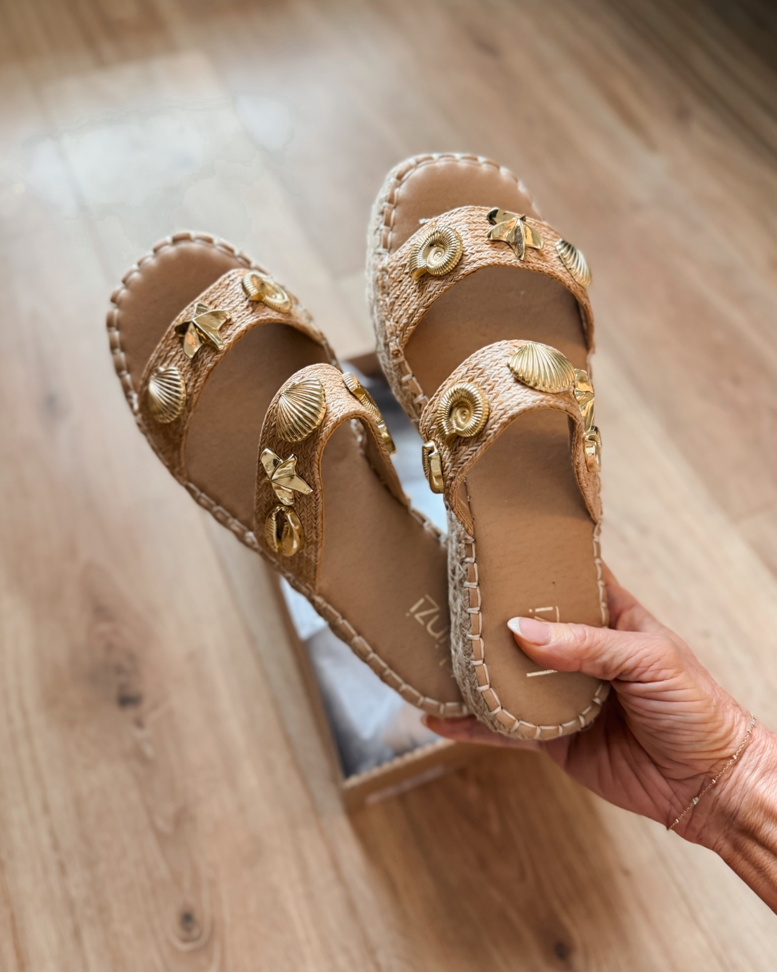 Cutest gold seashell detailed sandals. Perfect for vacation outfits. 👏🏼

Summer outfits, beach vacation outfits, espadrilles

#LTKootd #LTKSeasonal #LTKgrwm