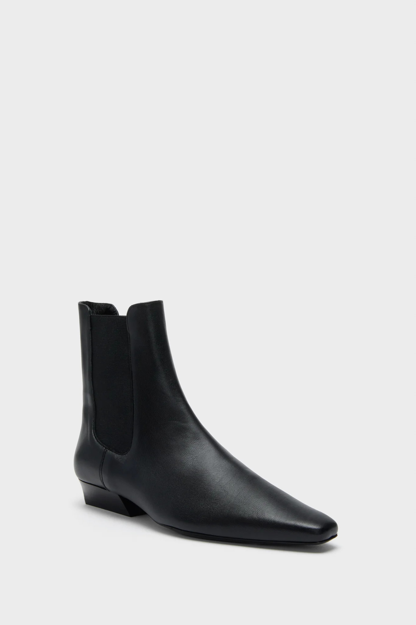 Black Wally Chelsea Boot | Tuckernuck (US)