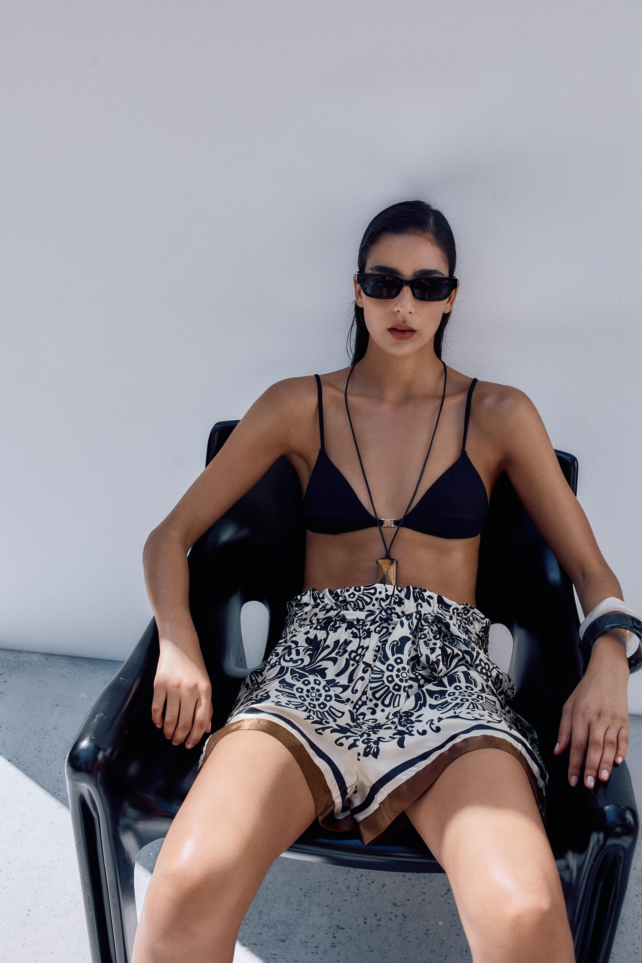 SATIN EFFECT PRINTED PAPER BAG SHORTS | Zara US