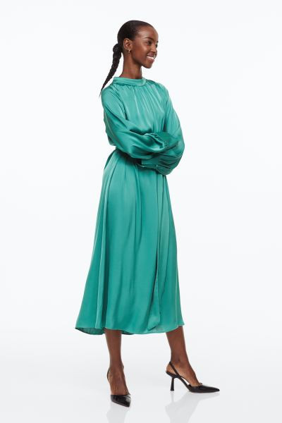 Satijnen jurk met strikband | H&M (DE, AT, CH, NL, FI)