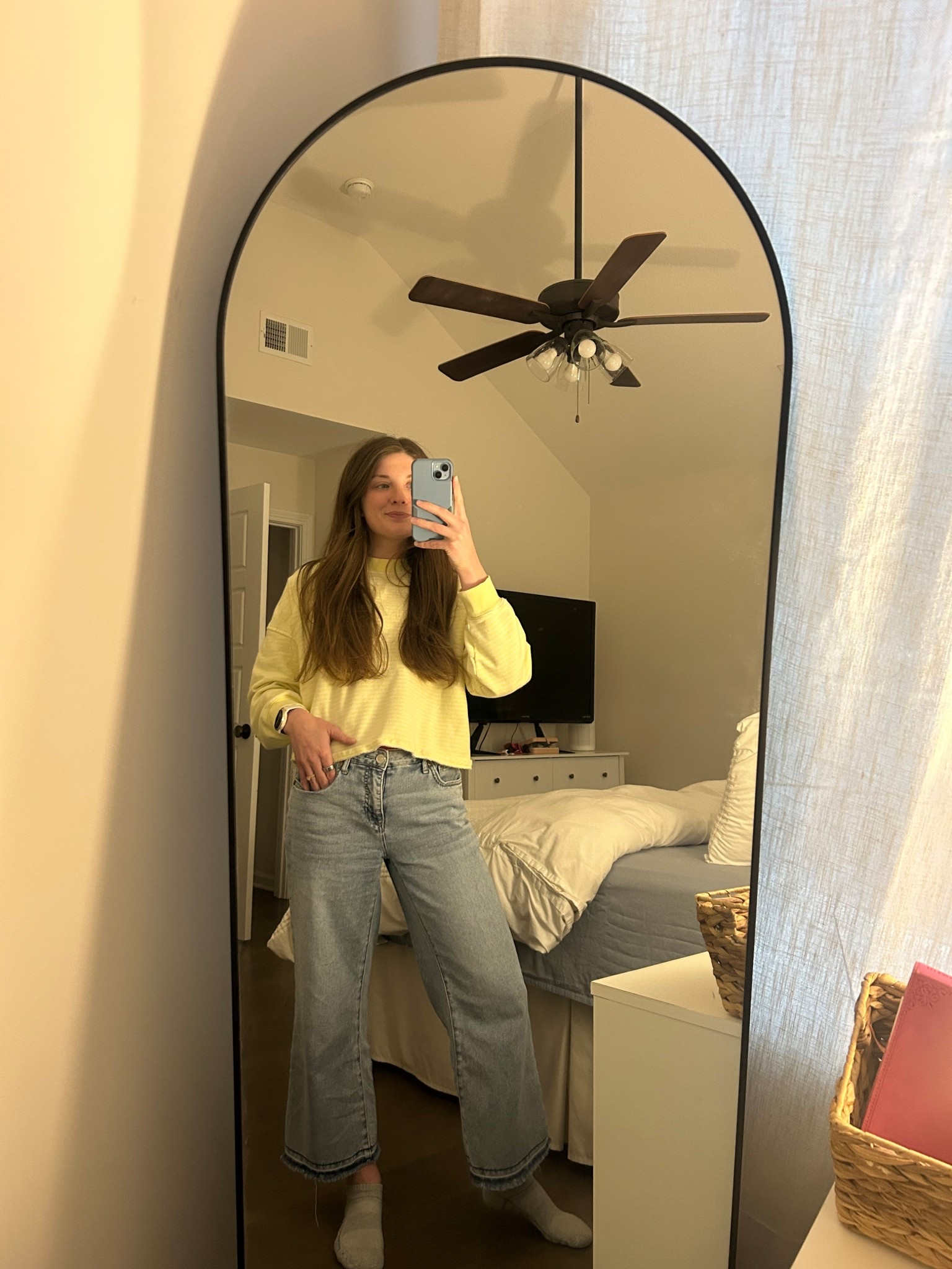 WORK FROM HOME OUTFIT! 

sweater: xl
tank: xs 
jeans: 00 

jeans are actually “Edited by Hunter McGrady Women's Wide Leg Crop Jean” from Sam’s club!! 



#LTKootd #LTKPetite #LTKSaleAlert