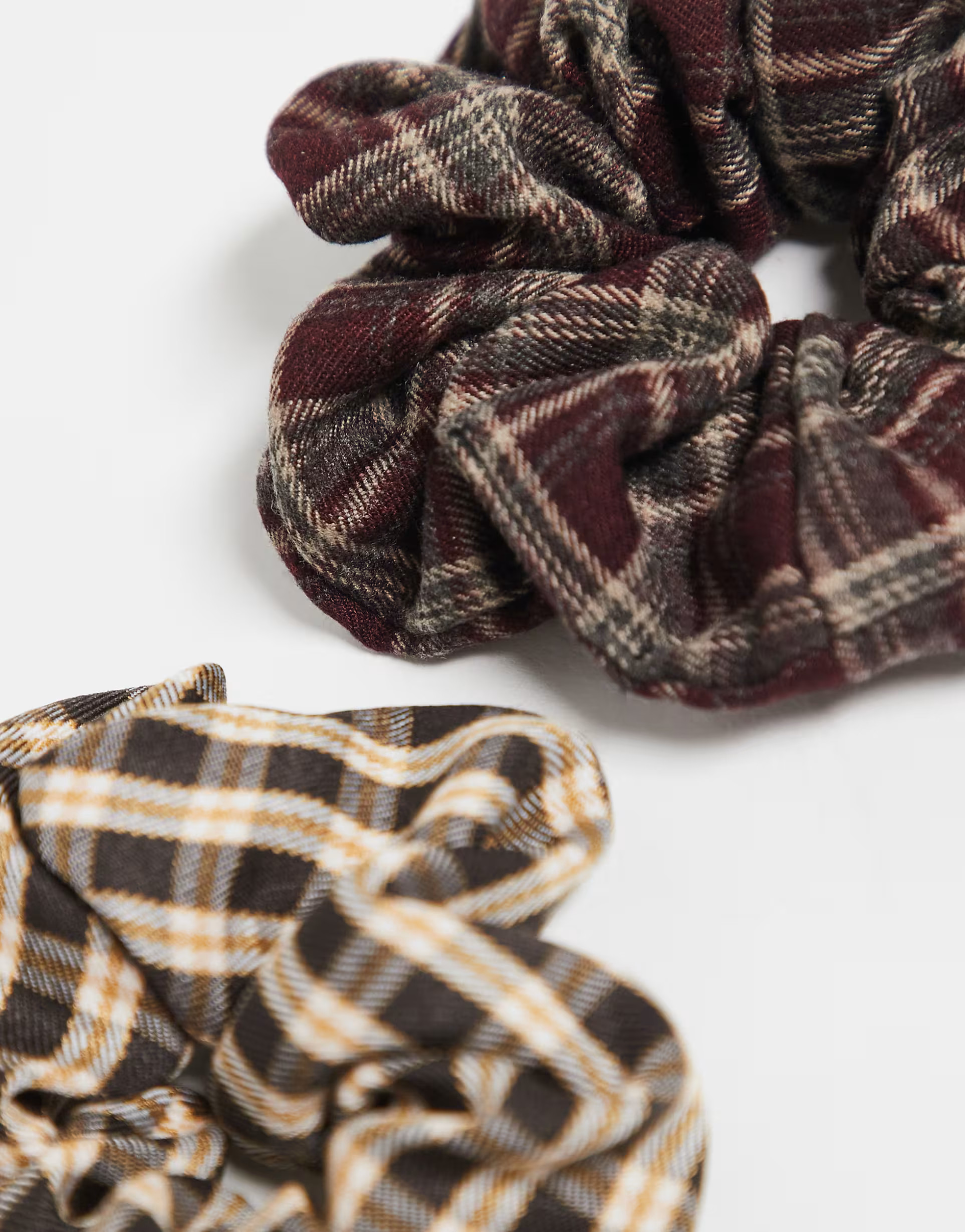 ONLY 2-pack scrunchies in brown & burgundy checks | ASOS (Global)
