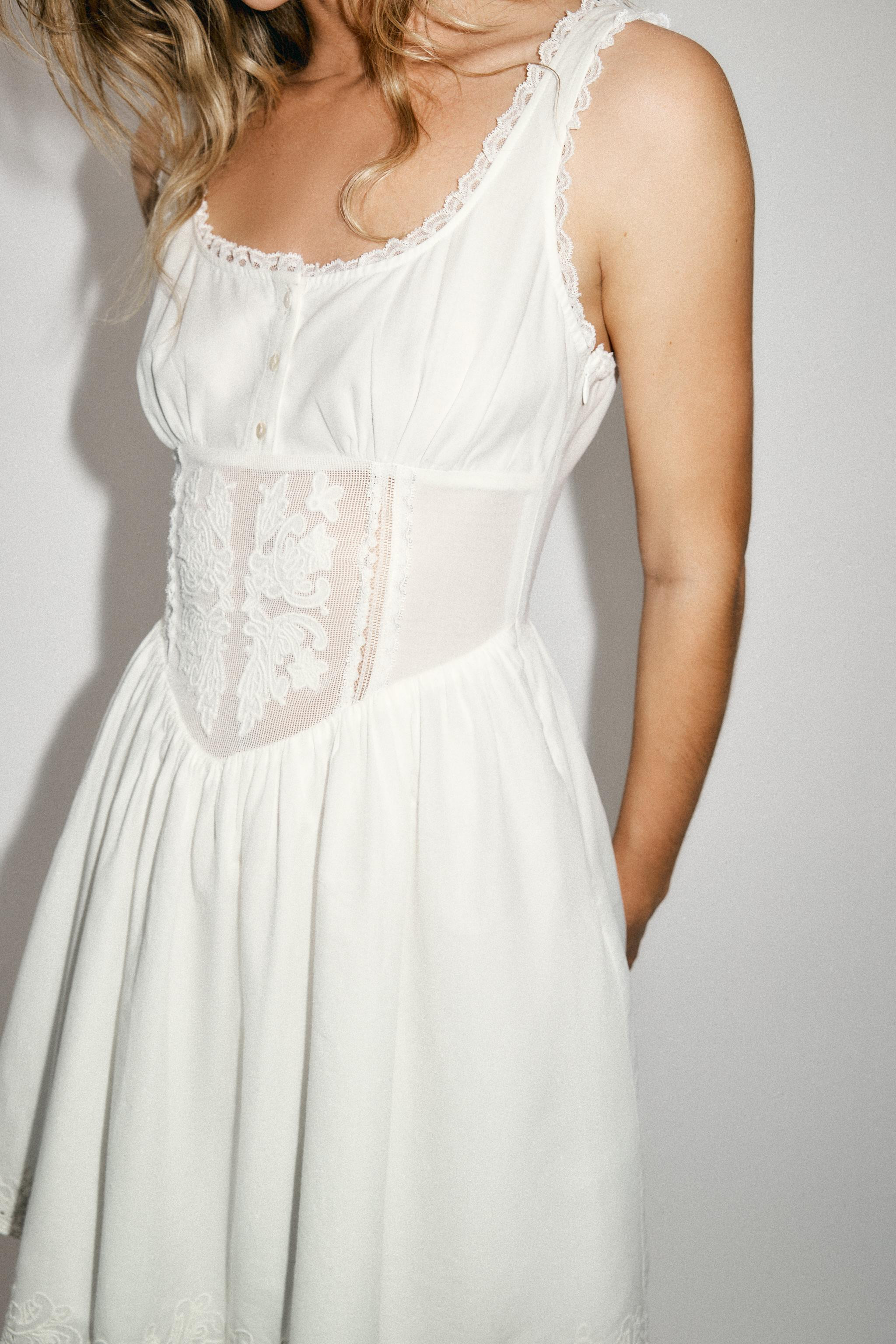 VESTITO MINI PIZZO RICAMI | Zara IT