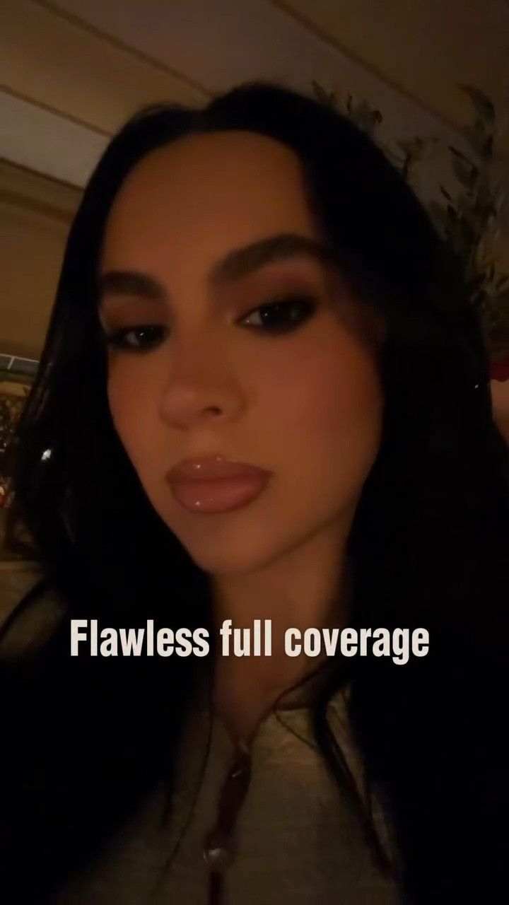 Full coverage - matte finish 🫰🏼
Do you prefer matte or glowy? 👀

#makeupartist #makeupoftheday #makeuptutorial