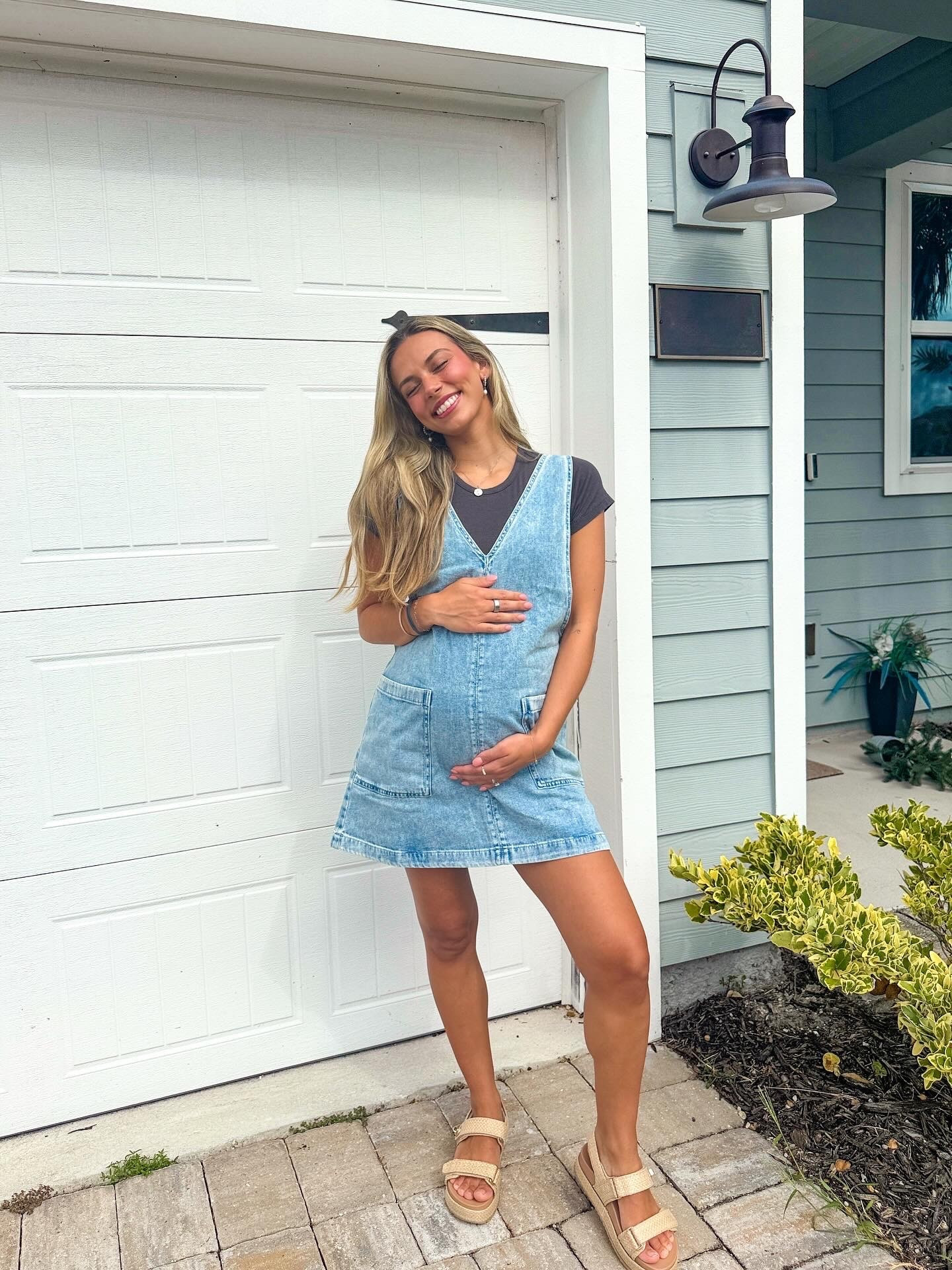 Fall outfit, 22 weeks pregnant 


#LTKFindsUnder50 #LTKStyleTip