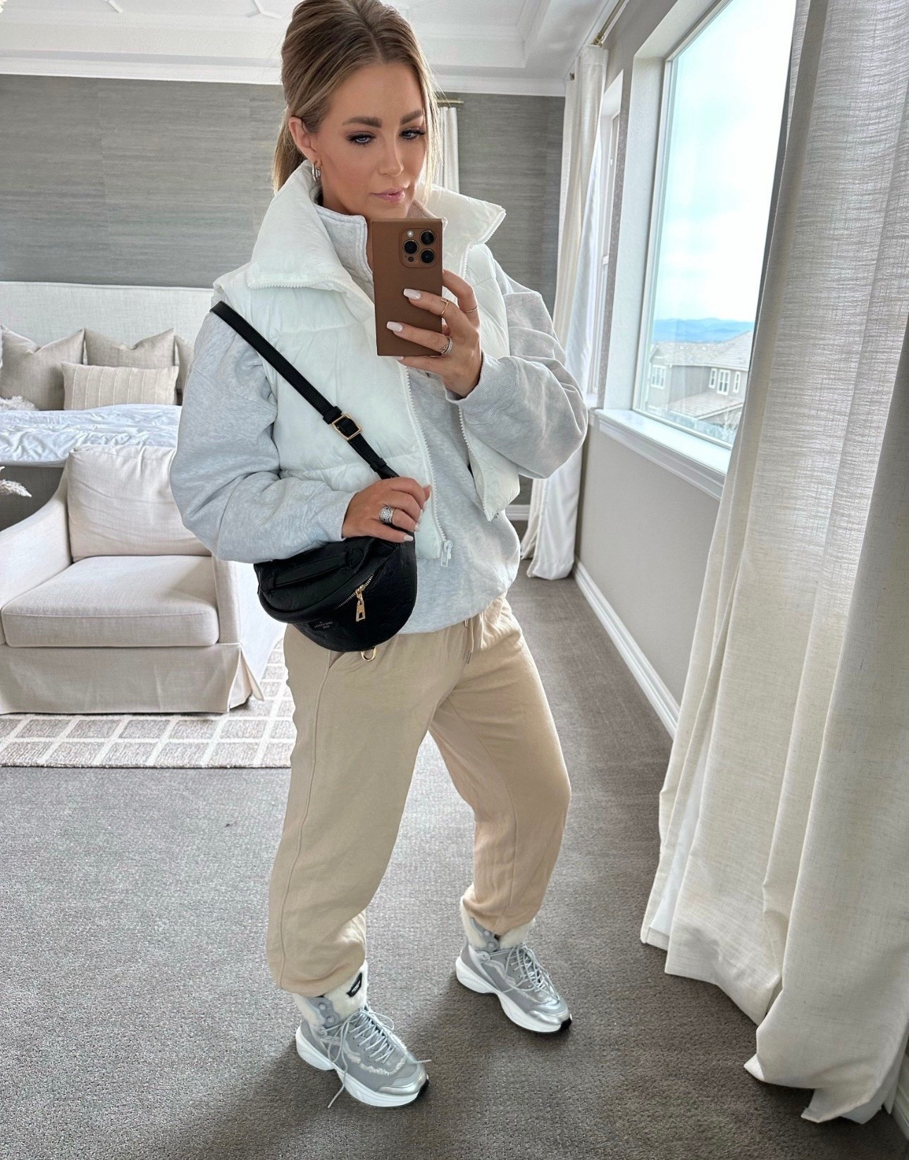 Cold and comfy outfit inspo!

Sweats | monochromatic | neutral | vest | cozy | transitional | spring 


#LTKootd #LTKMidsize #LTKOver40