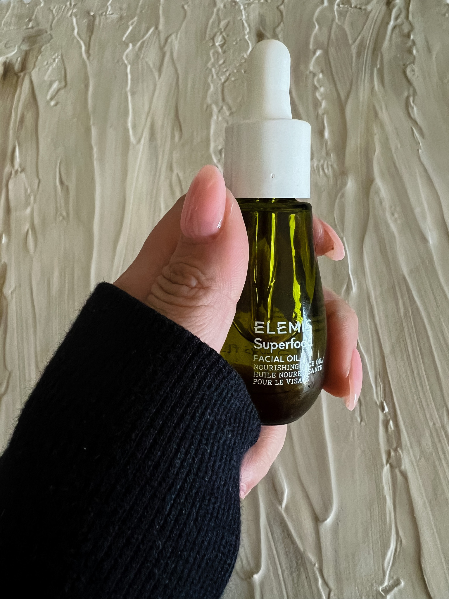 New Elemis product I’ve been loving under makeup. I have sensitive skin and use 1 to 2 drops before sunscreen. 

Click below to shop & follow @sandroxxie for daily budget-friendly finds 😘. 

🖤 your favorites xo, 
Sandroxxie by Sandra




#sensativeskin #beauty #faceoil 

#LTKFind #LTKunder100 #LTKbeauty