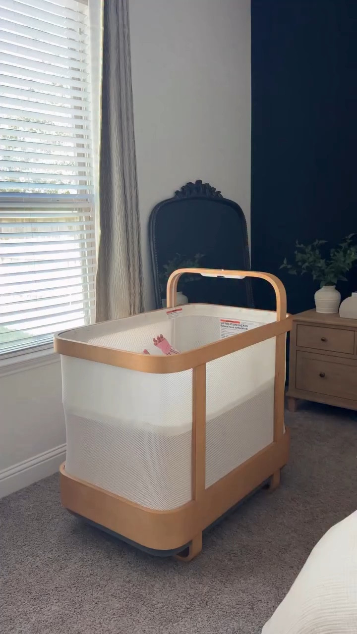 Spend a wake window with us!! Our cradlewise has been a game changer for babygirl and my sanity - bouncing and soothing her back to sleep if she wakes up for more rest and a full nights sleep and you get to use it until baby is 2👏 Also now available on Amazon!

#momlife #musthave #babyregistry #ad #baby
