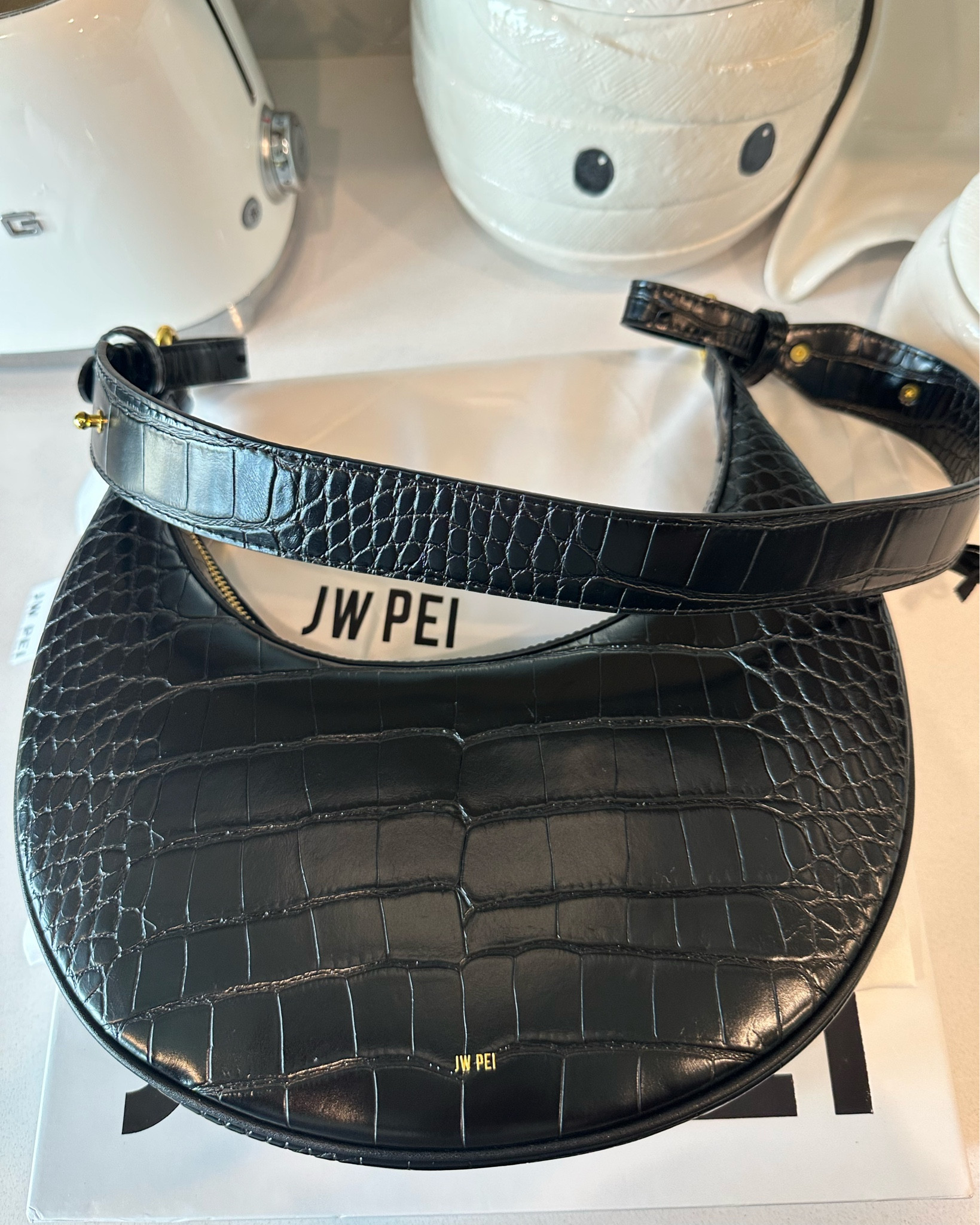 New fall handbag 
Affordable handbag 
The quality is a 10/10

#LTKitbag #LTKstyletip #LTKfindsunder100