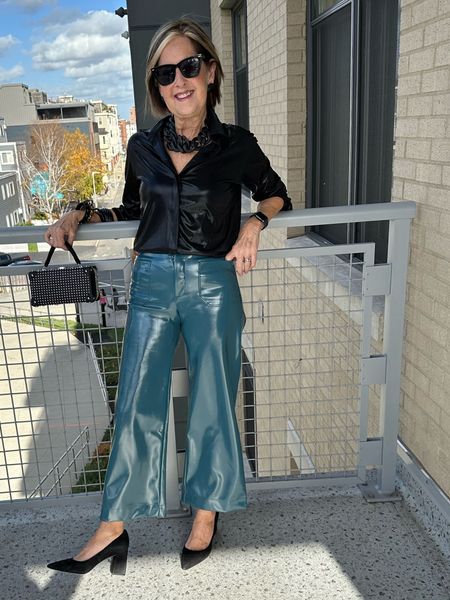 Wearing those patent leather pants💙 I’m all about mixing textures and love a good shine on shine with my black metallic button down. Thinking about this outfit for Thanksgiving…dressed up, yet comfy. Do you know what you are wearing yet?
Check out my #seeourstyles friends to see what they will be wearing🦃: 

#thanksgivingstyle #shineonshone #patentleather #metallic #suede #studs #mystyle #classicwithattitude #effortlessstyle #casualchic #trendsetter #doyourownthing #citystyle #personalstylist #boston #styledbyjeanne #boston #anthrops

#LTKstyletip #LTKSeasonal