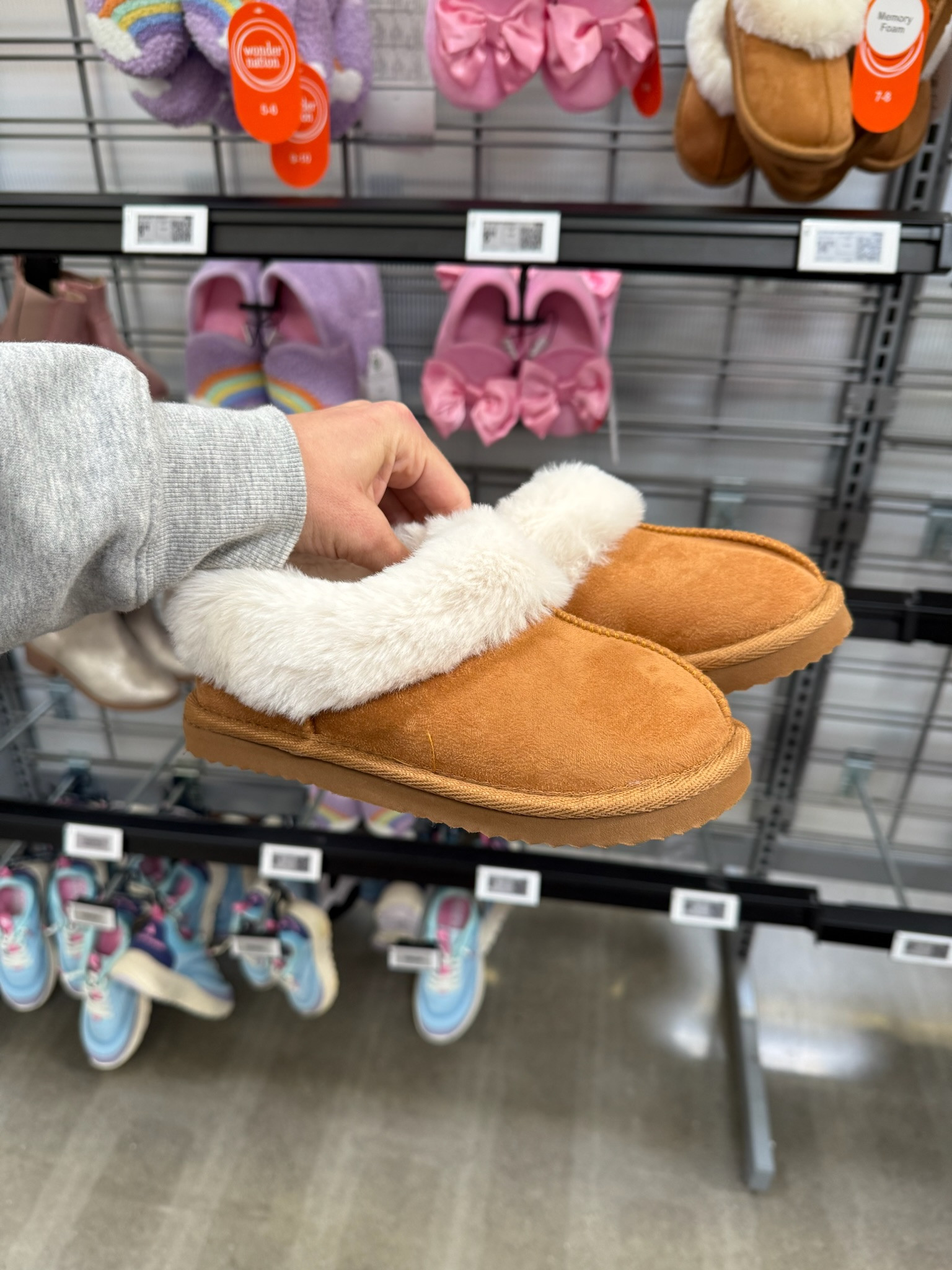 Love the fluffy border on these slippers!!

slippers lookalike, designer lookalike, slippers, clogs, winter slippers, winter boots, mallory lee richardson 

 

#LTKgrwm #LTKSeasonal #LTKHome